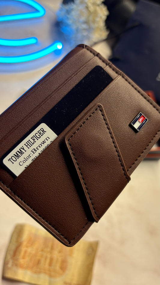 Tommy Hilfiger Men’s Bifold Cardholder - Magnetic Closure - Brown