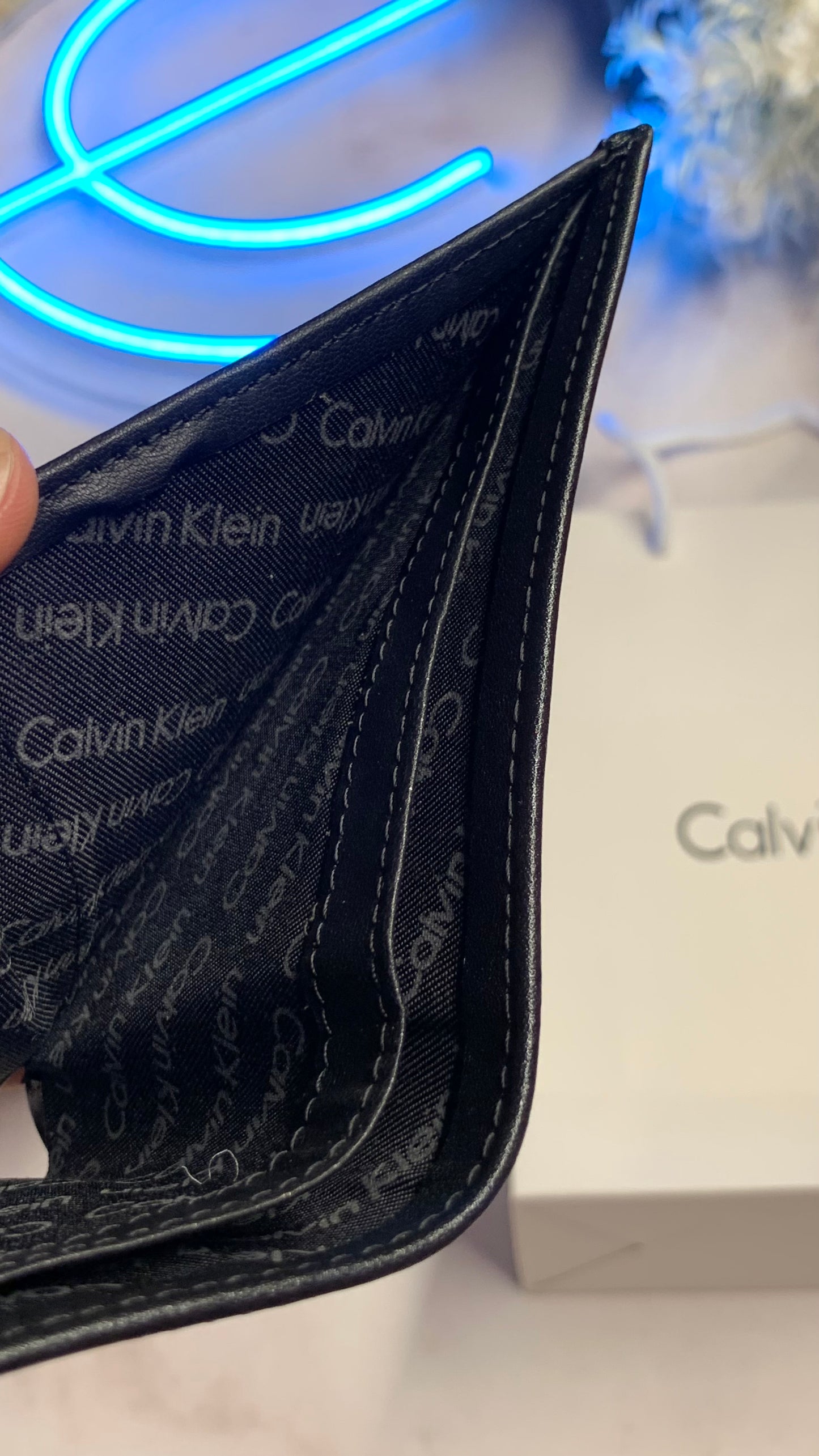 Calvin Klein Basic Bifold Wallet
