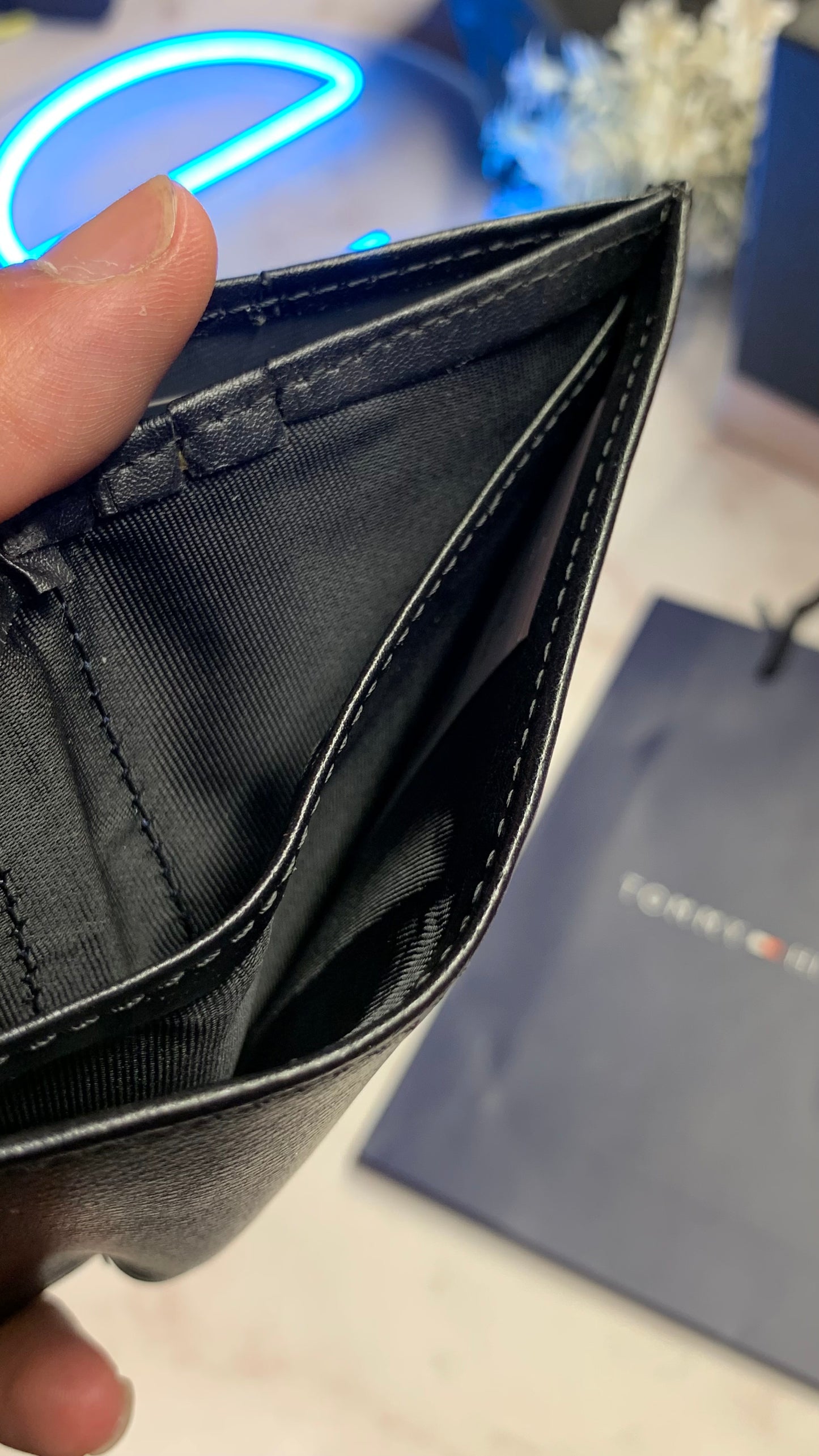 Tommy Hilfiger Slim Bifold Wallet