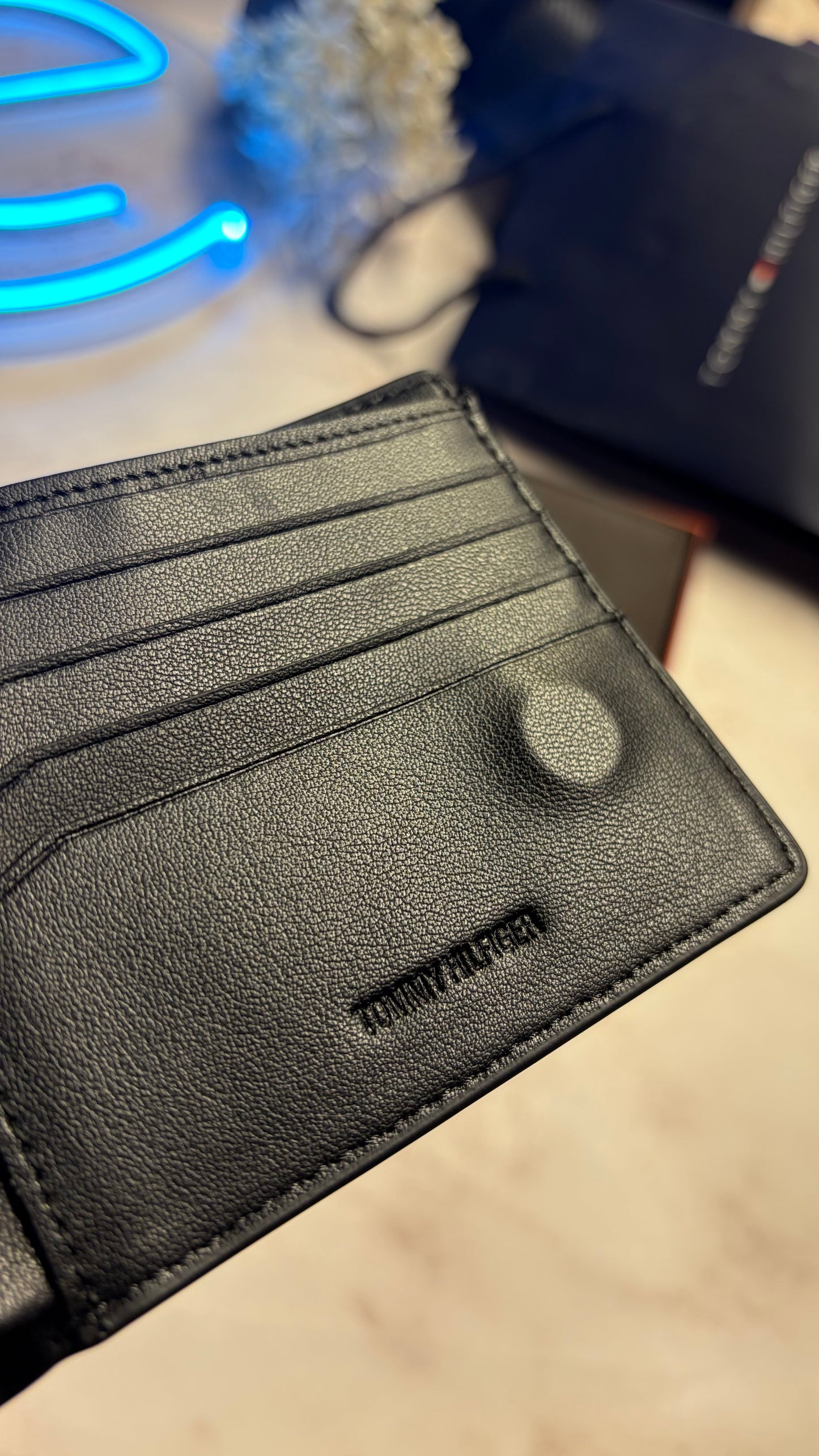 Tommy Hilfiger Men’s Bifold Wallet - Magnetic Closure | RFID Protection