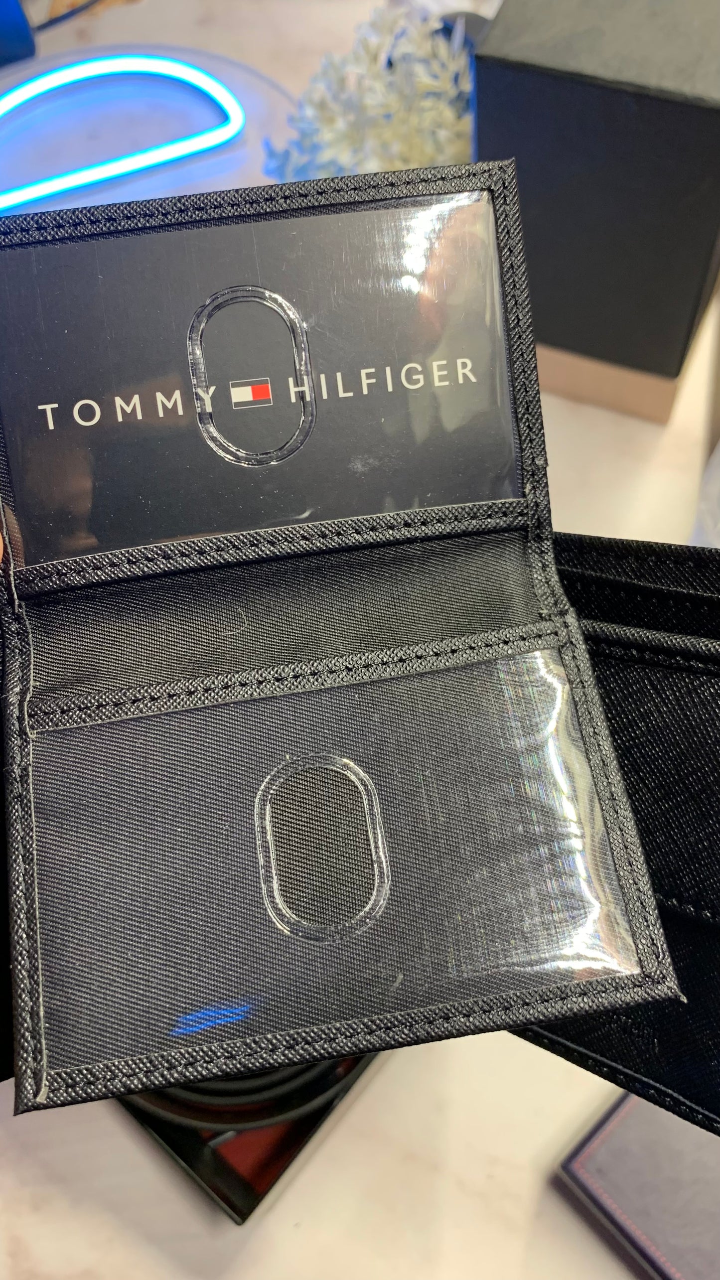 Tommy Hilfiger wallet & double face belt set