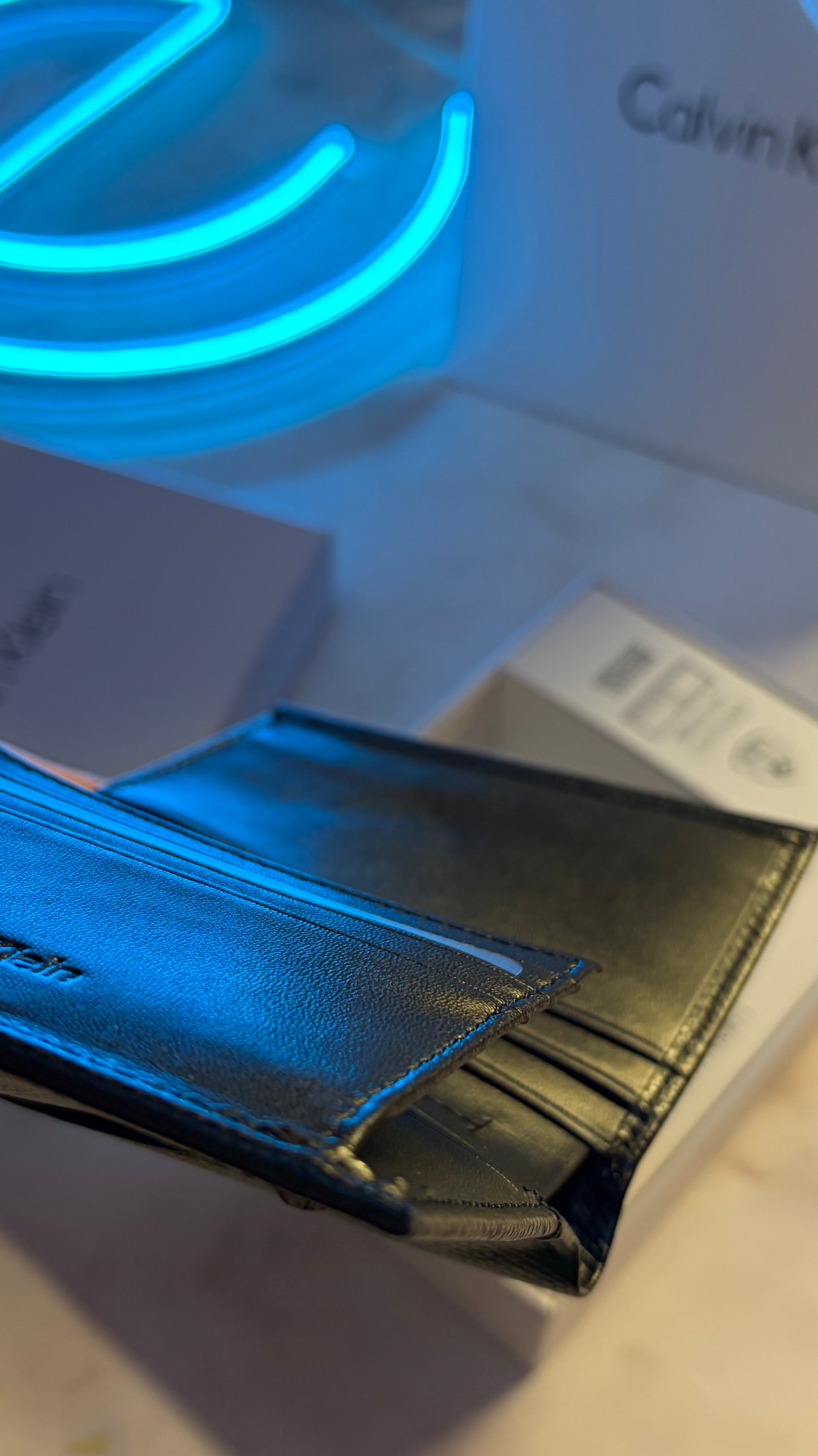 Calvin Klein Slim Bifold Wallet – Black Dual Texture