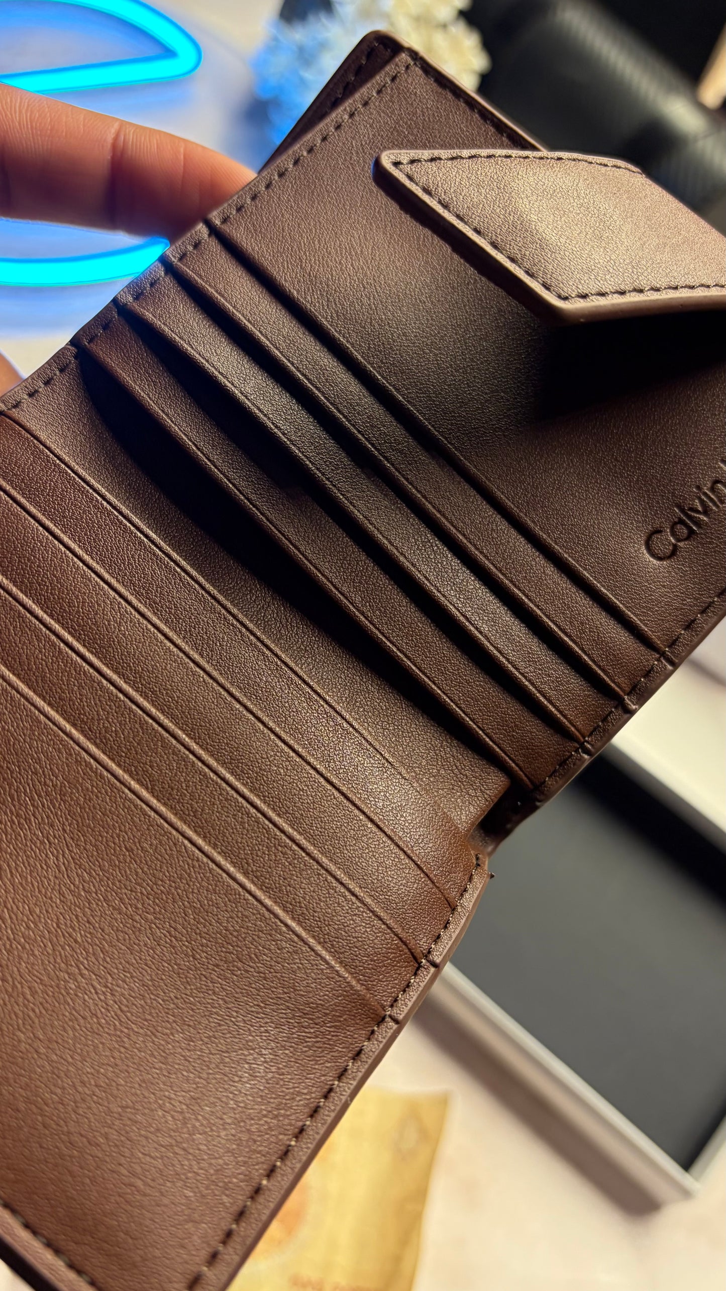 Calvin Klein Men’s Bifold Cardholder - Magnetic Closure - Brown