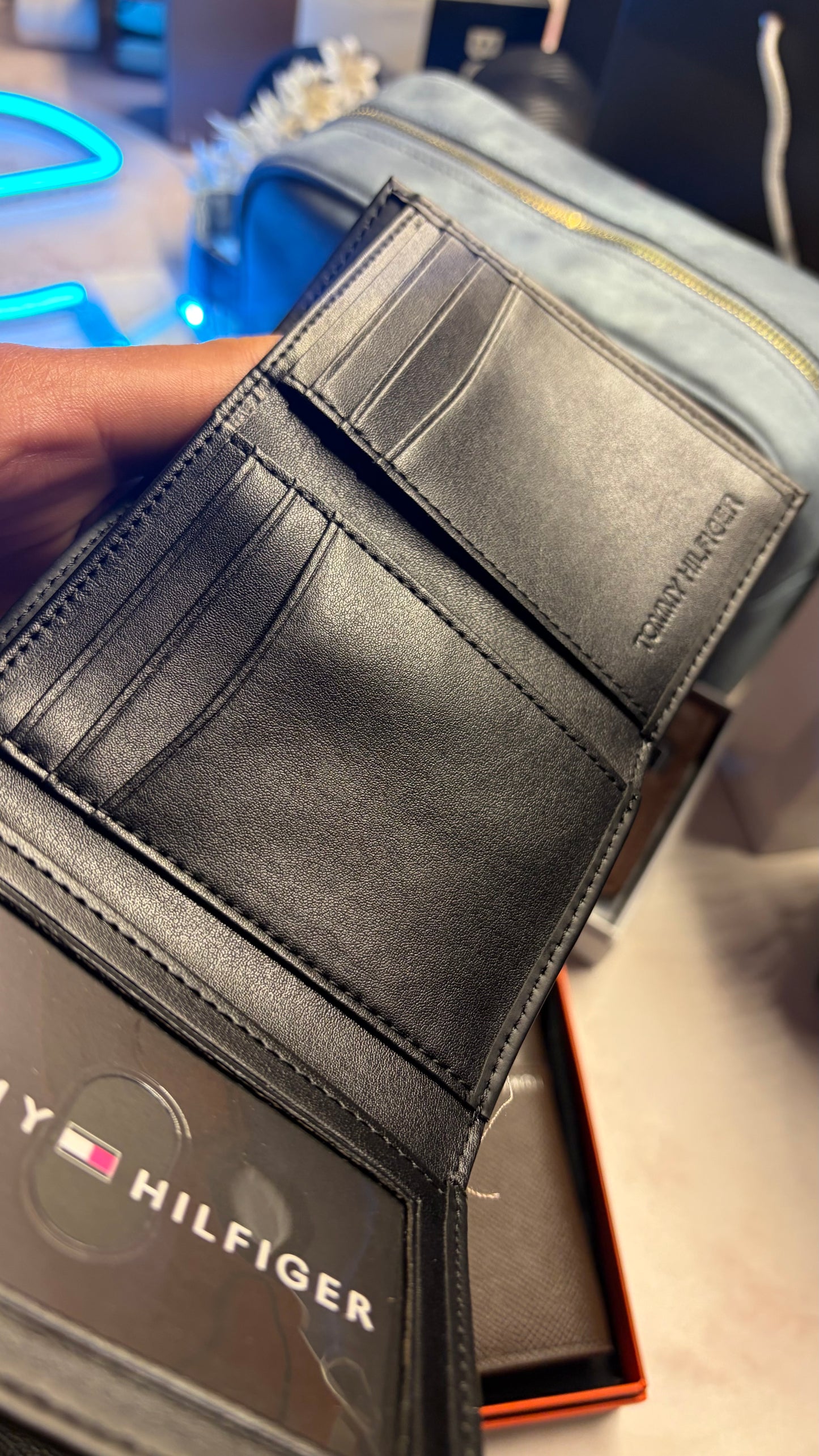 Tommy Hilfiger Basic Trifold Wallet