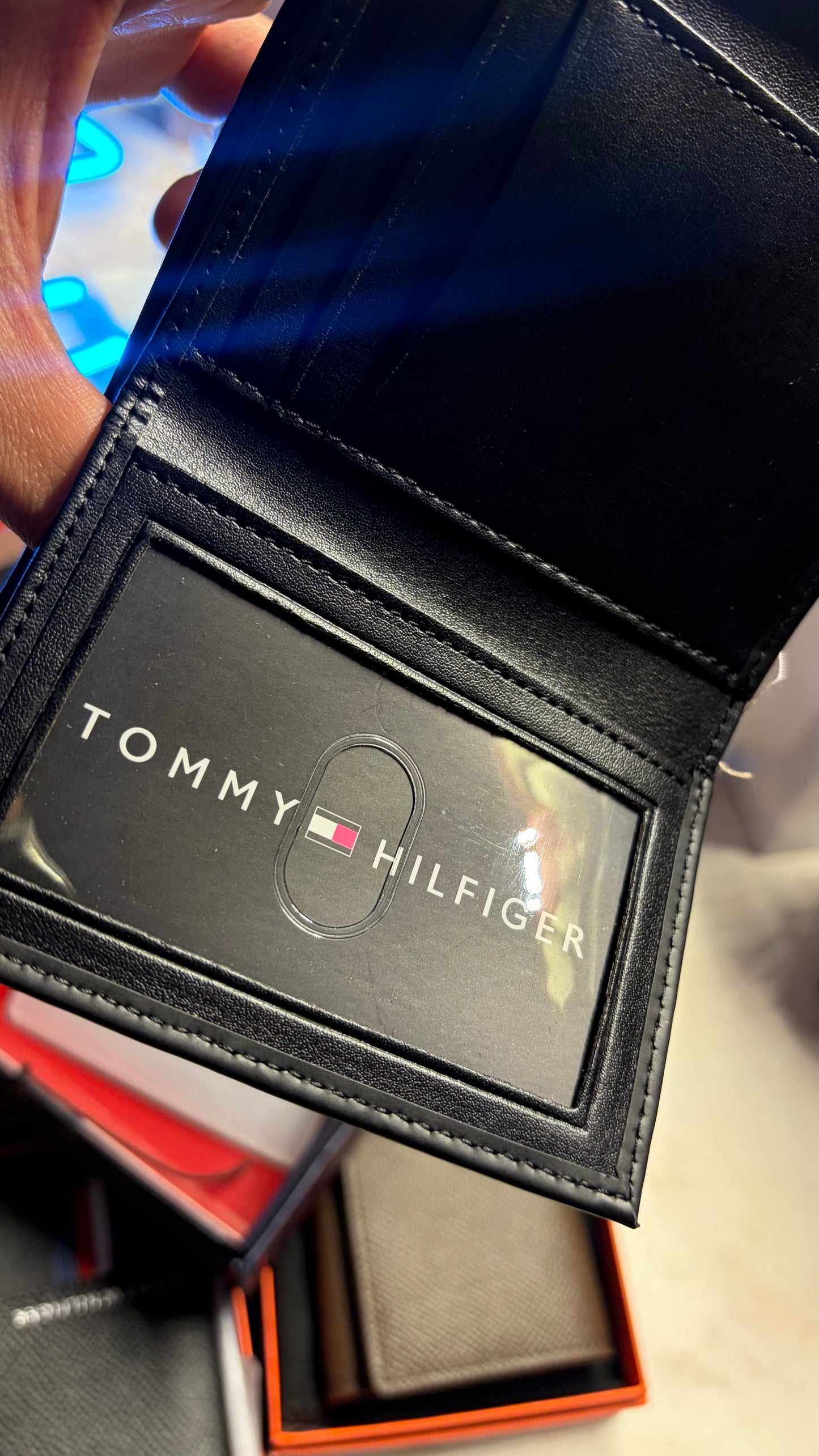 Tommy Hilfiger Basic Trifold Wallet
