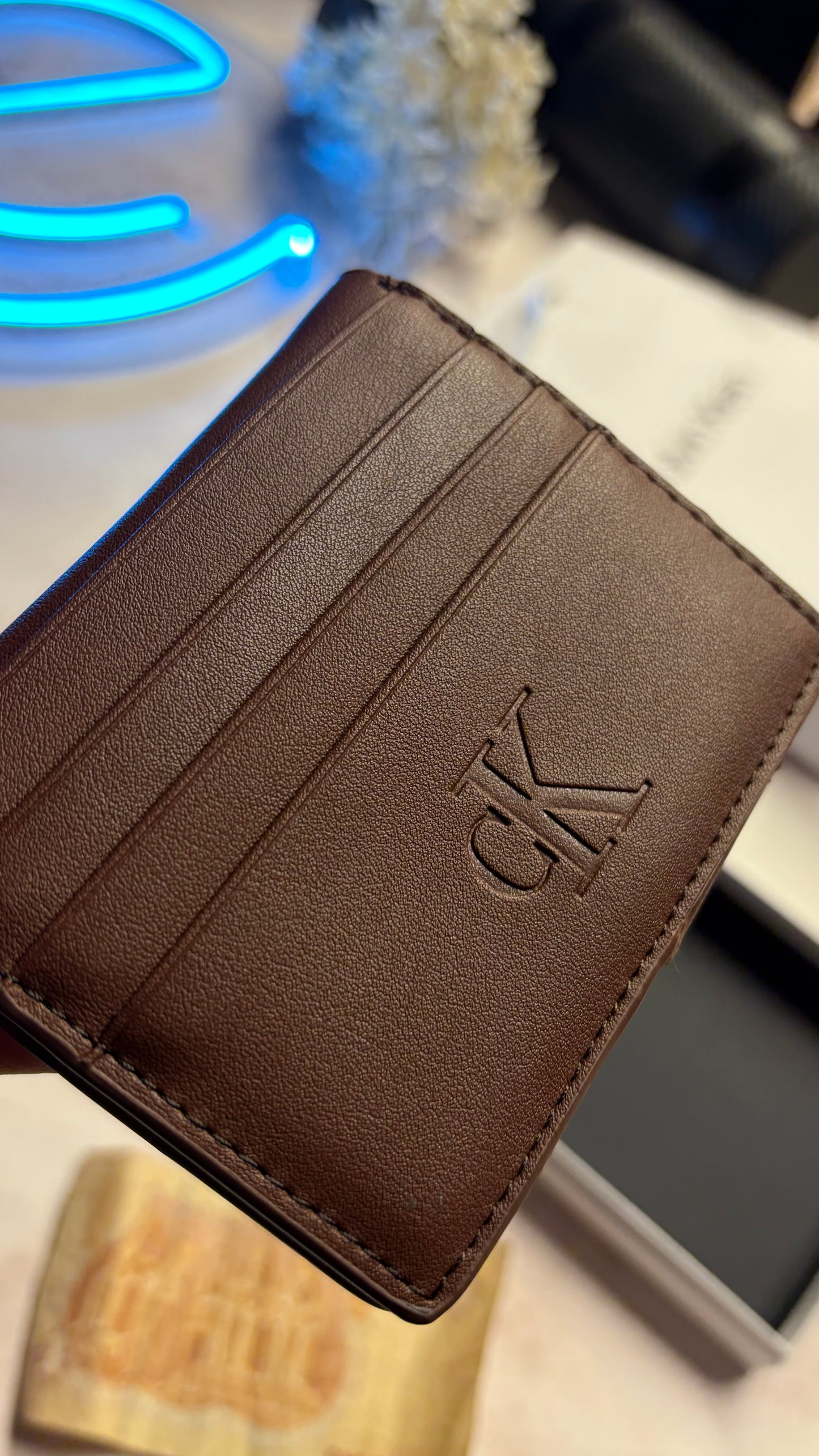 Calvin Klein Men’s Bifold Cardholder - Magnetic Closure - Brown