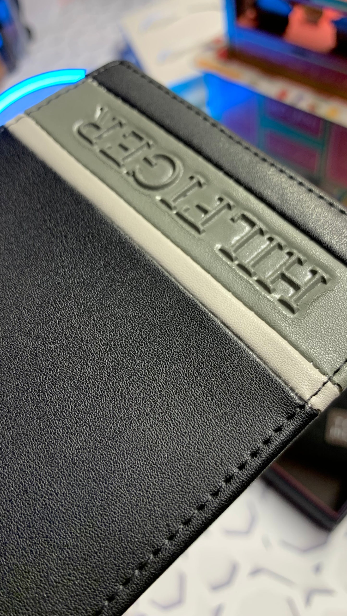 Tommy Grey side logo