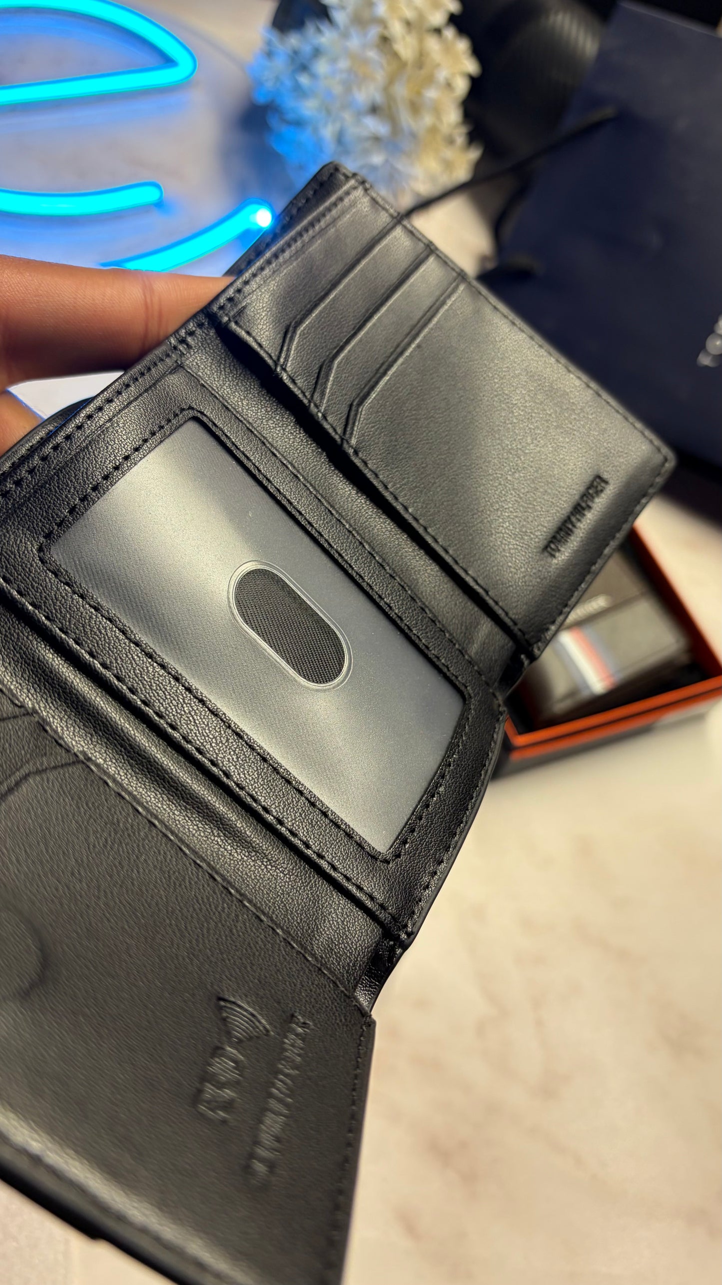 Tommy Hilfiger Men’s Trifold Wallet - Magnetic Closure | RFID Protection