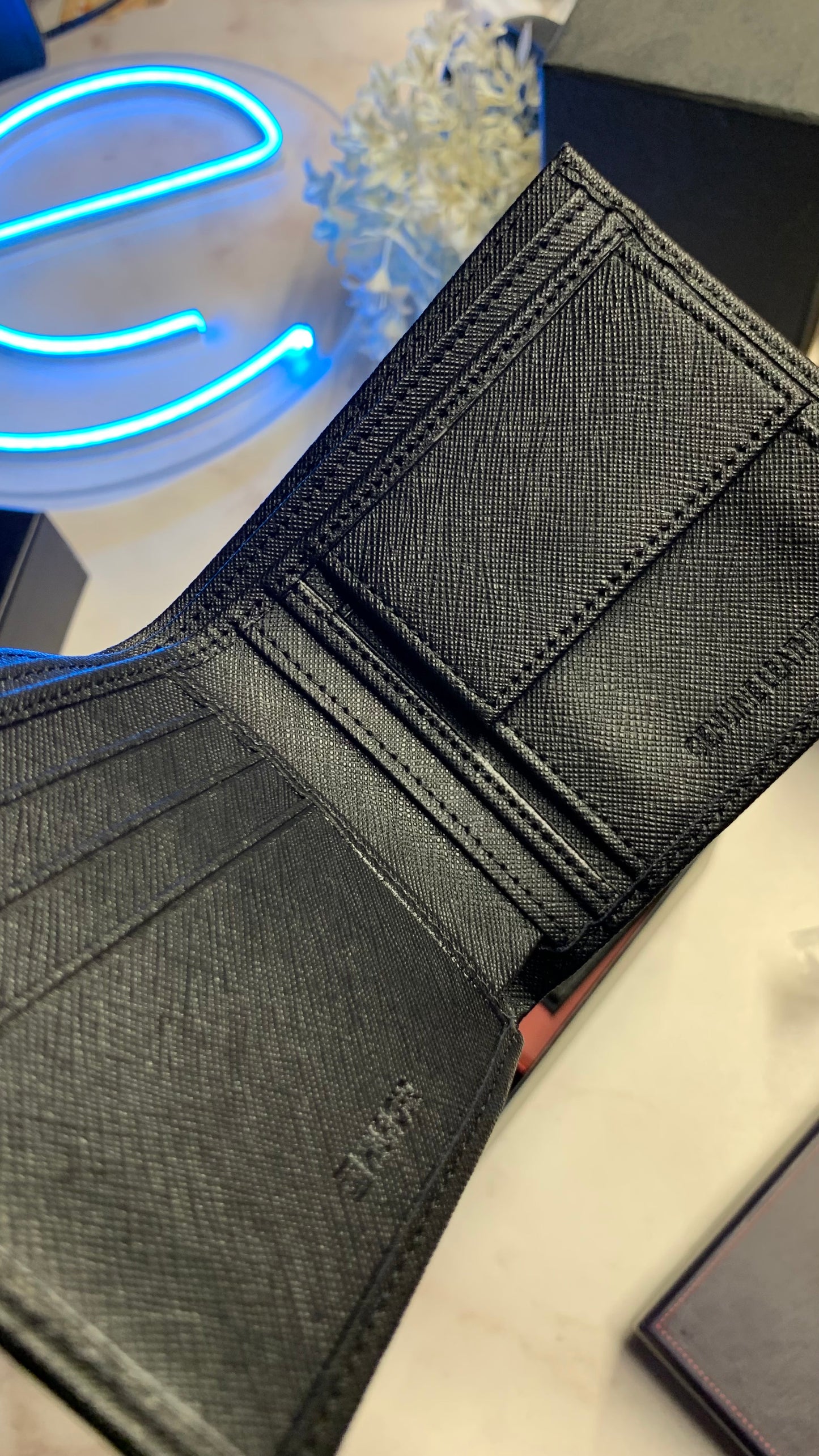 Tommy Hilfiger wallet & double face belt set