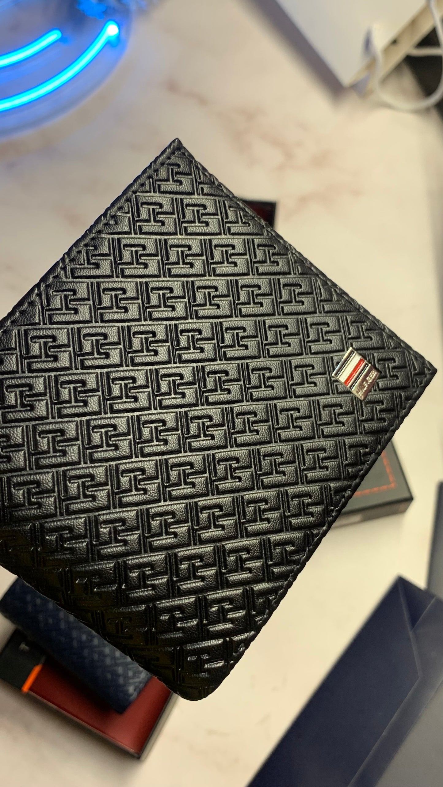 Tommy Hilfiger Wallet - Multi-Inclined Logos Pattern