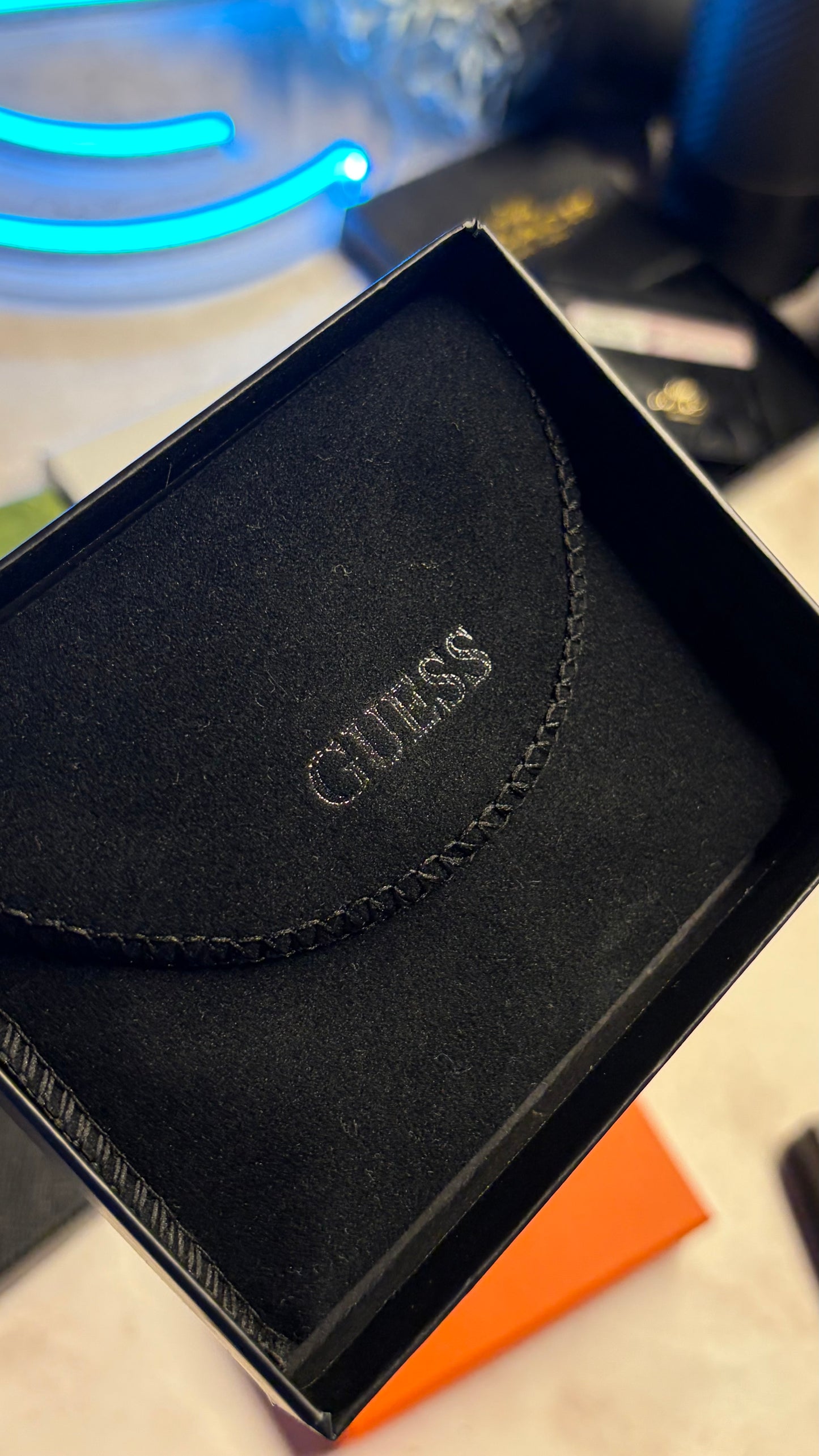 Guess Cardholder With Box
