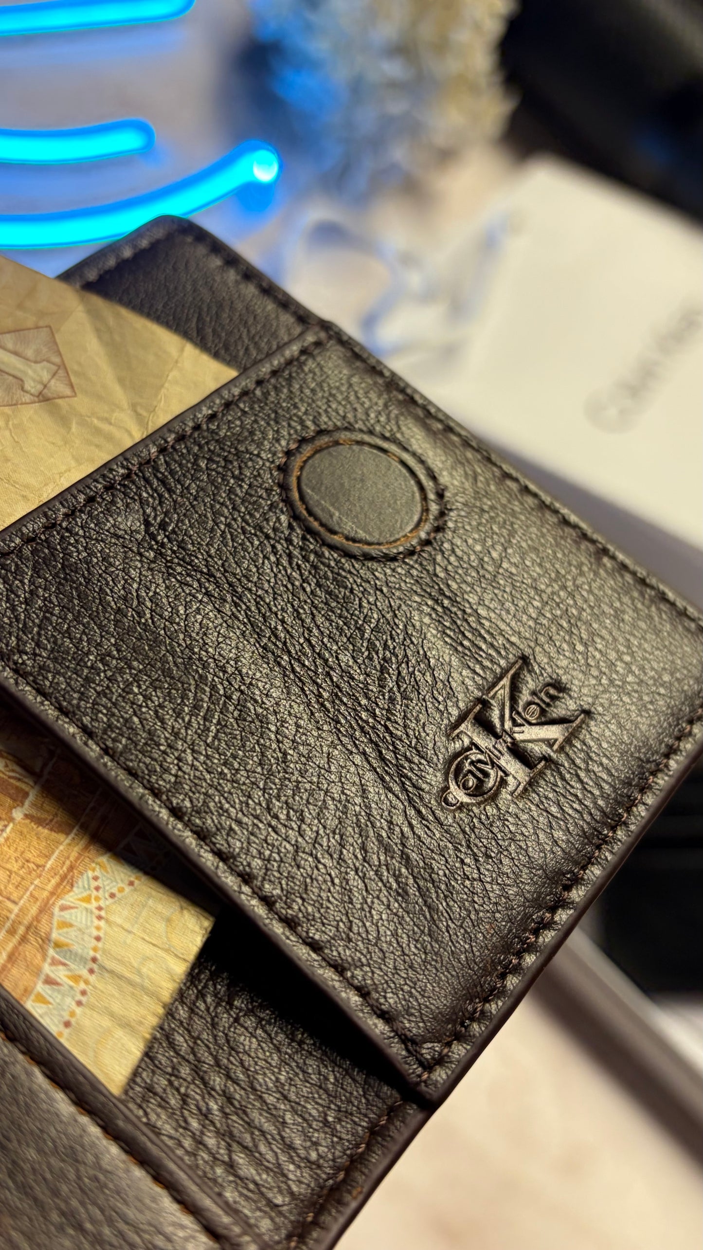 Calvin Klein Men’s Bifold Cardholder - Magnetic Closure - Brown