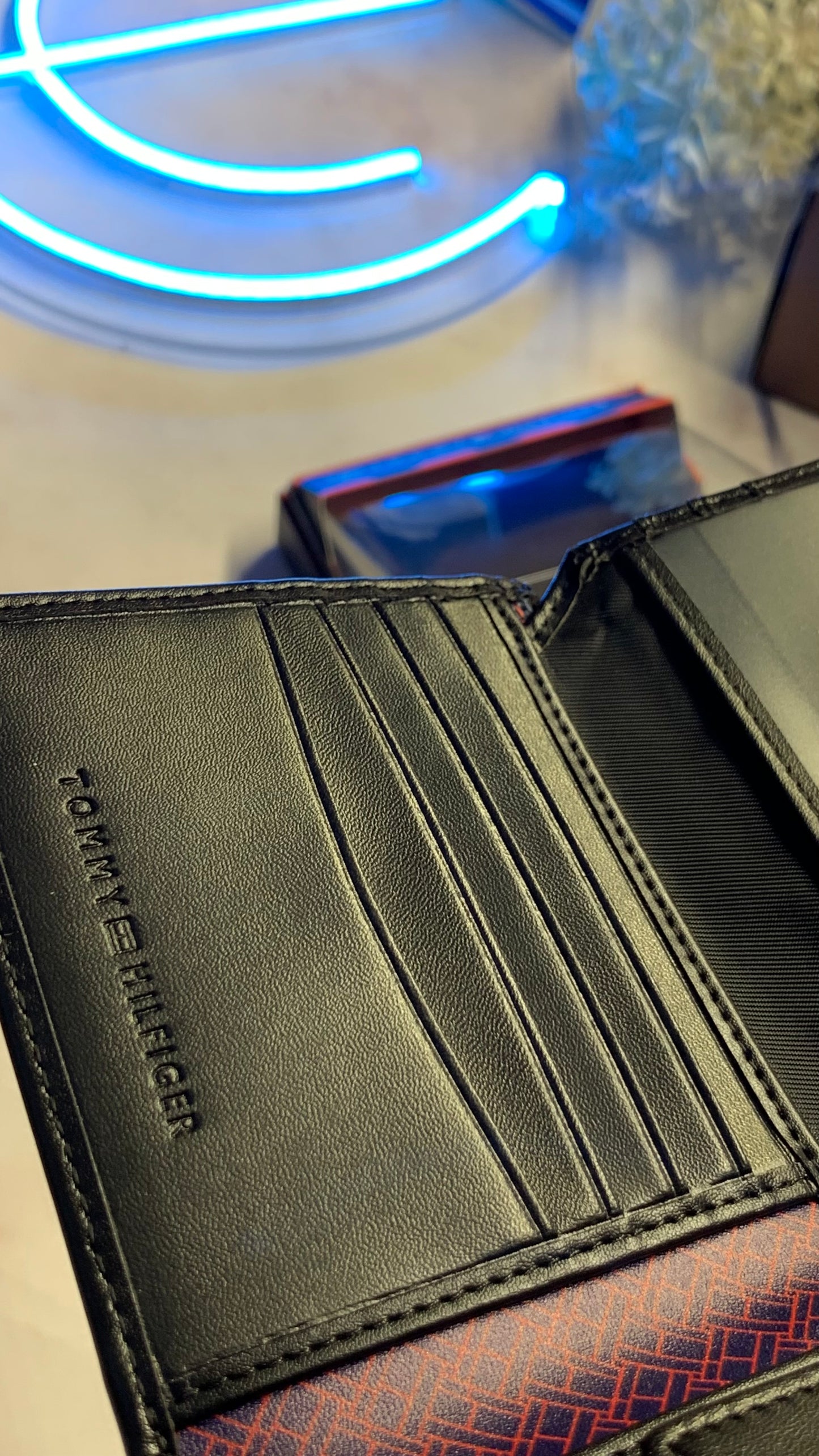 Tommy Hilfiger Bifold Wallet