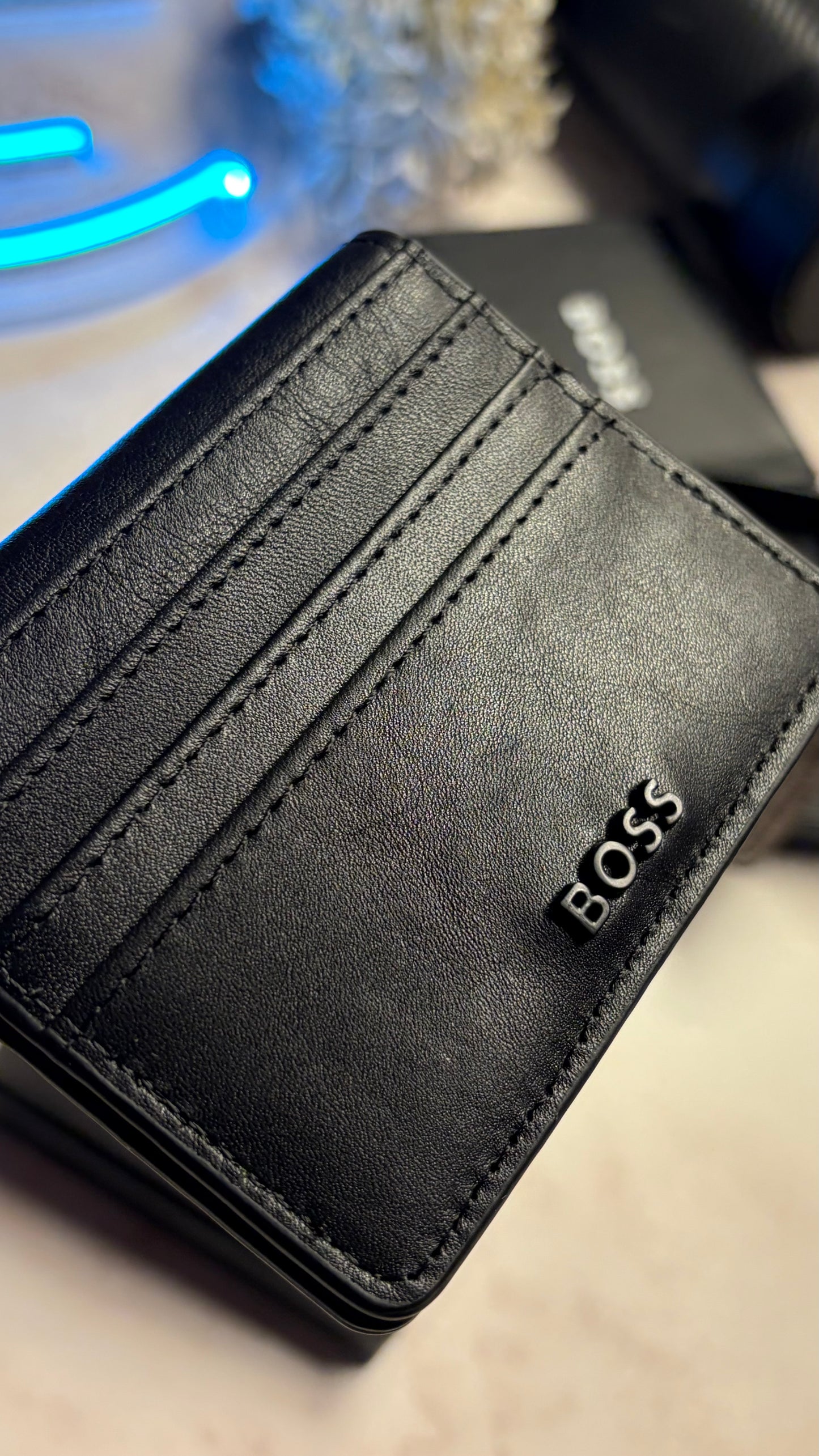 Boss Men’s Bifold Cardholder With Box - Magnetic Closure