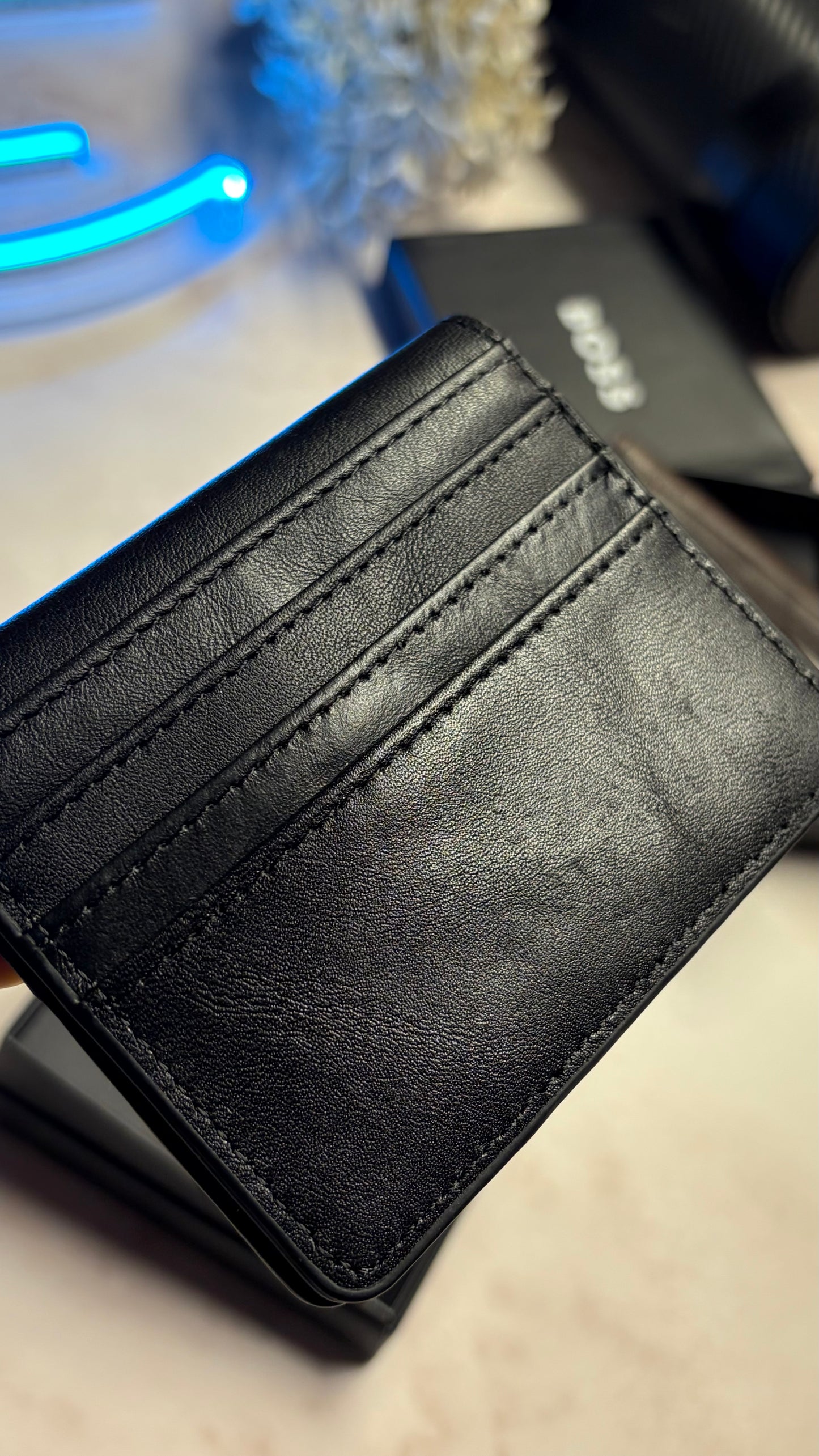 Boss Men’s Bifold Cardholder With Box - Magnetic Closure
