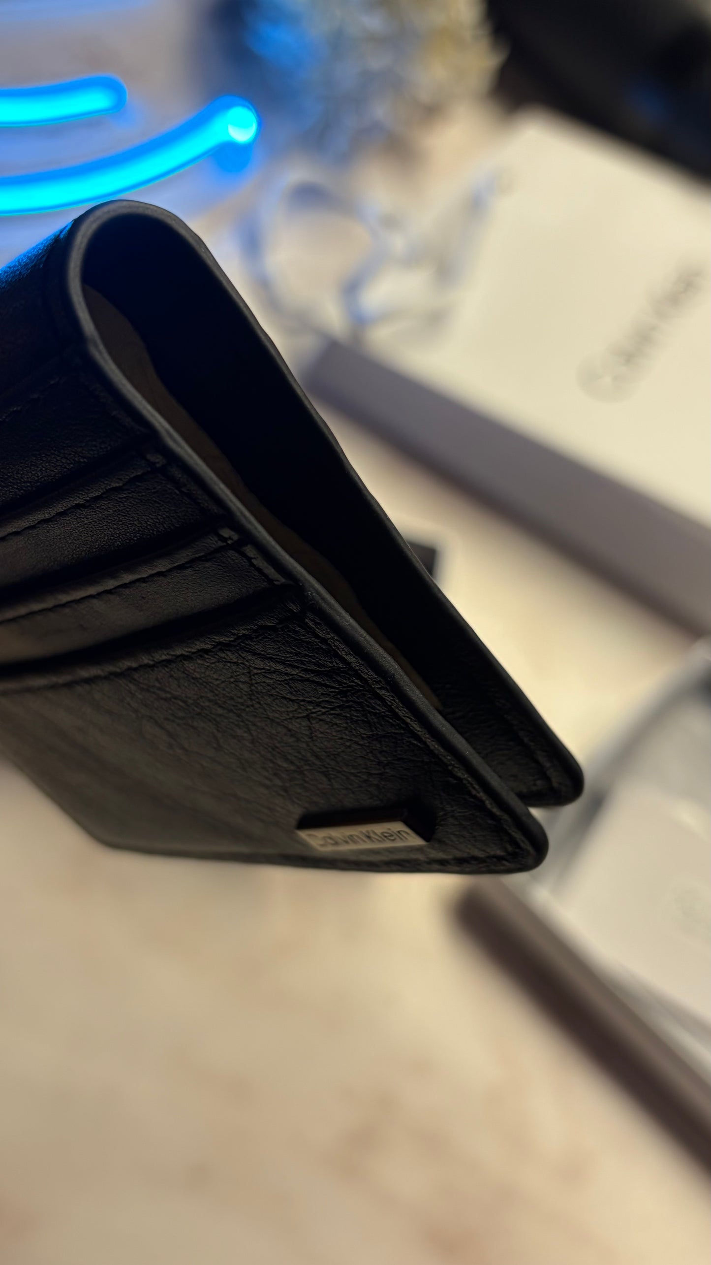 Calvin Klein Men’s Bifold Cardholder - Magnetic Closure