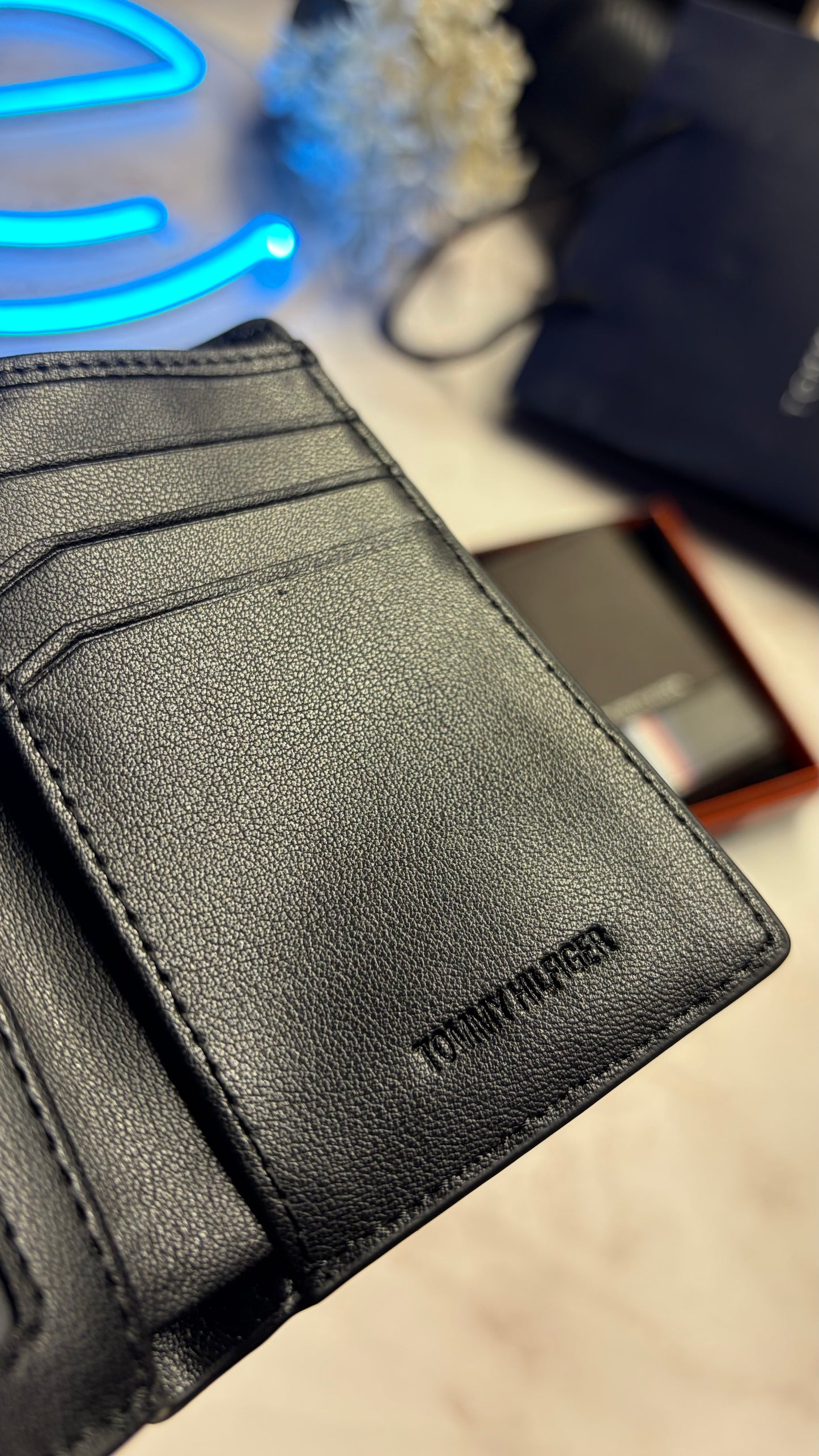 Tommy Hilfiger Men’s Trifold Wallet - Magnetic Closure | RFID Protection
