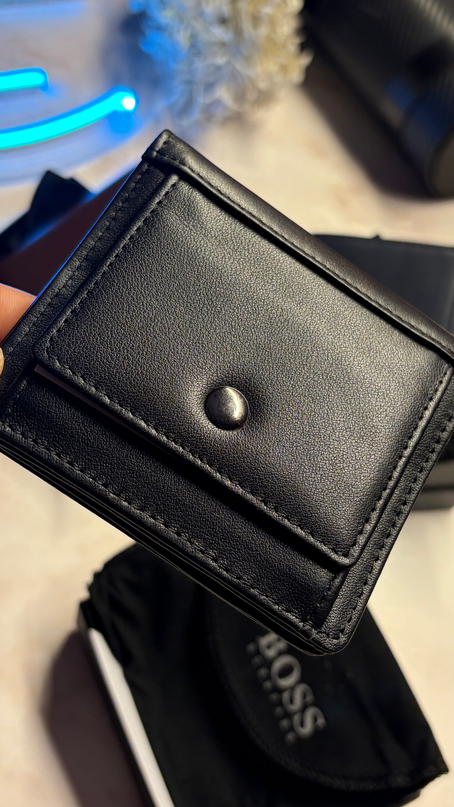 Boss Men’s Bifold Slim Wallet - Magnetic Closure