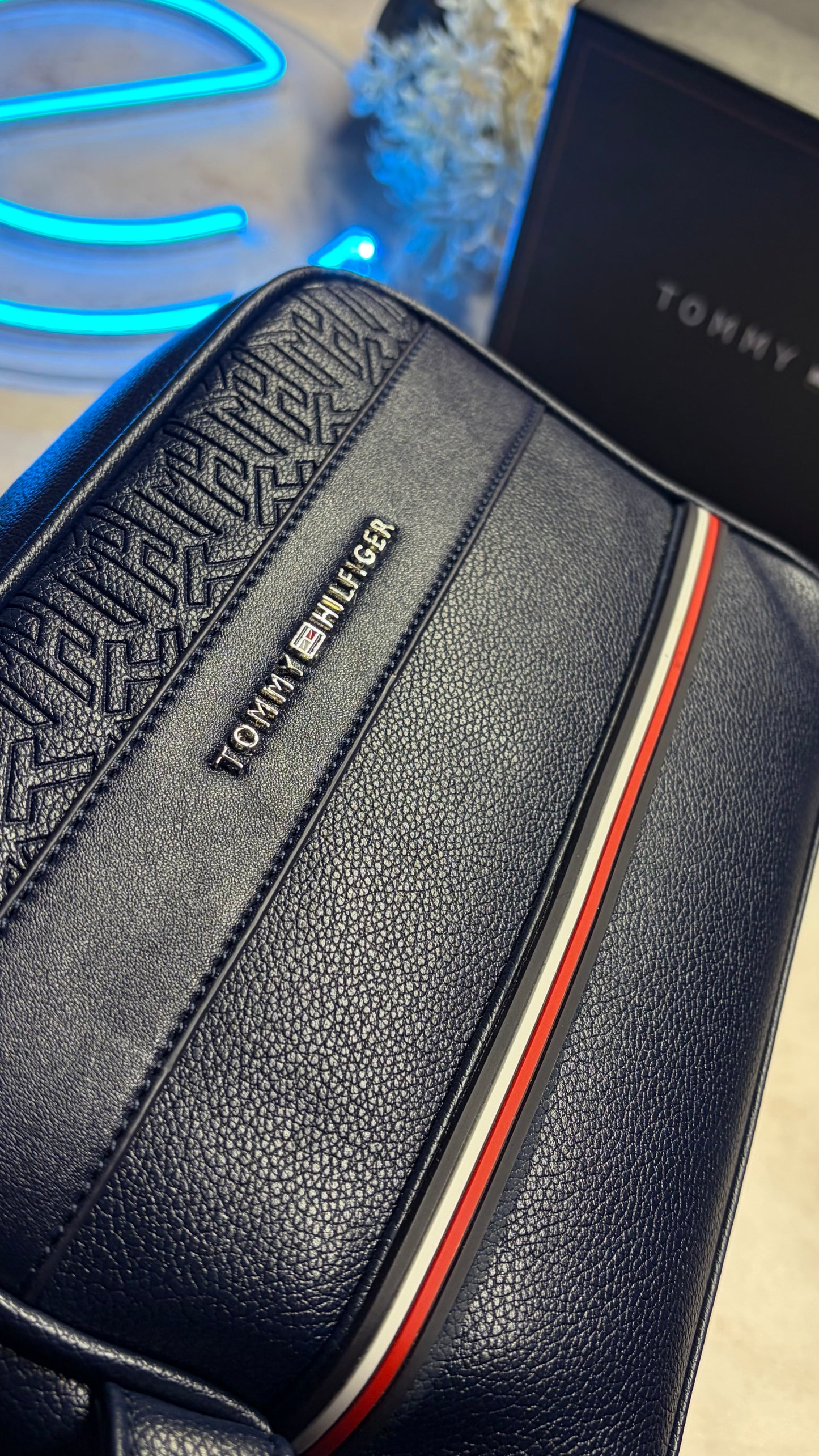 Tommy Hilfiger Handbag With Box - Blue