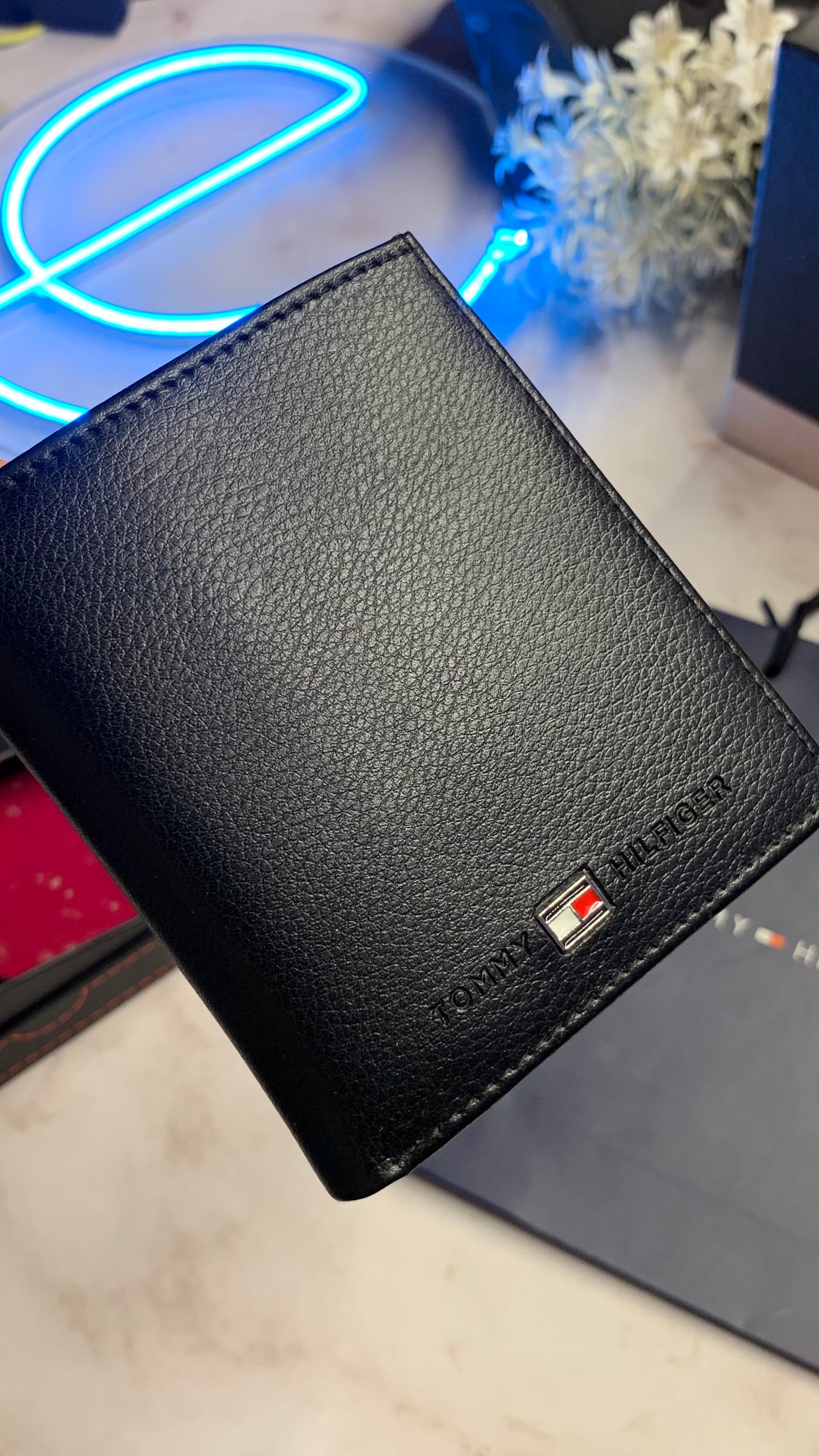 Tommy Hilfiger Slim Bifold Wallet