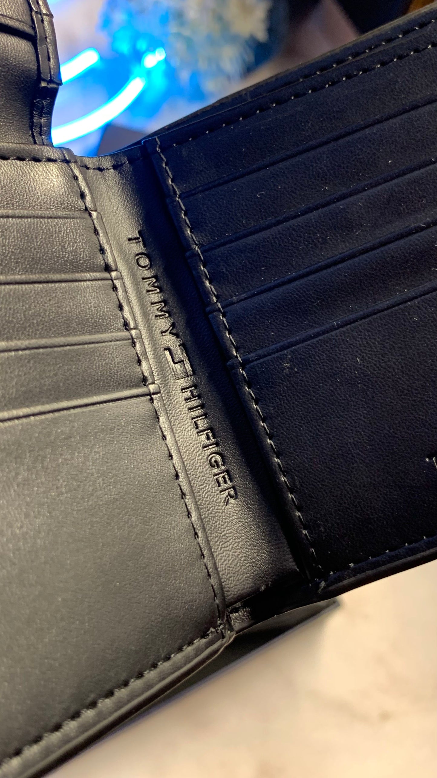 Tommy Hilfiger Wallet & Keychain Set