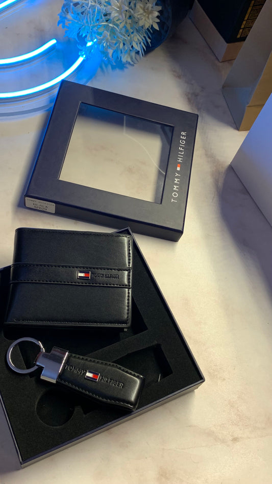 Tommy Hilfiger Wallet & Keychain Set