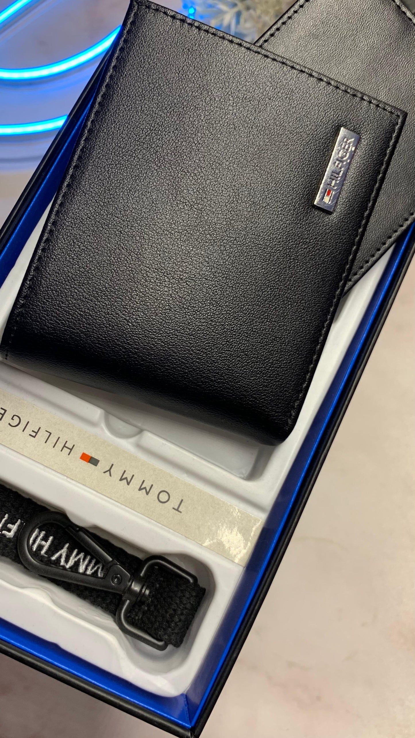 Tommy Hilfiger wallet, Cardholder and Keychain set