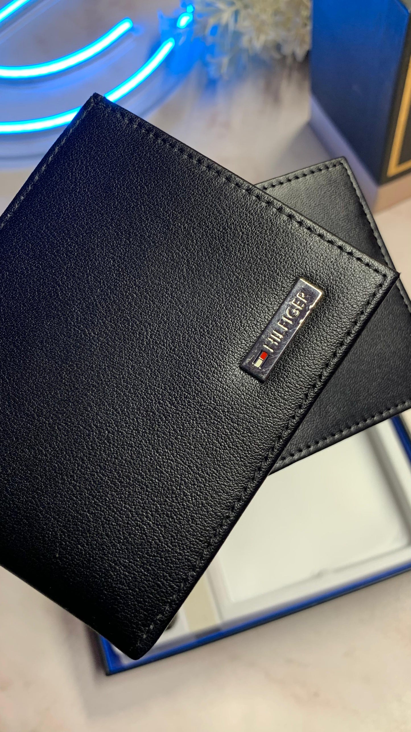 Tommy Hilfiger wallet, Cardholder and Keychain set