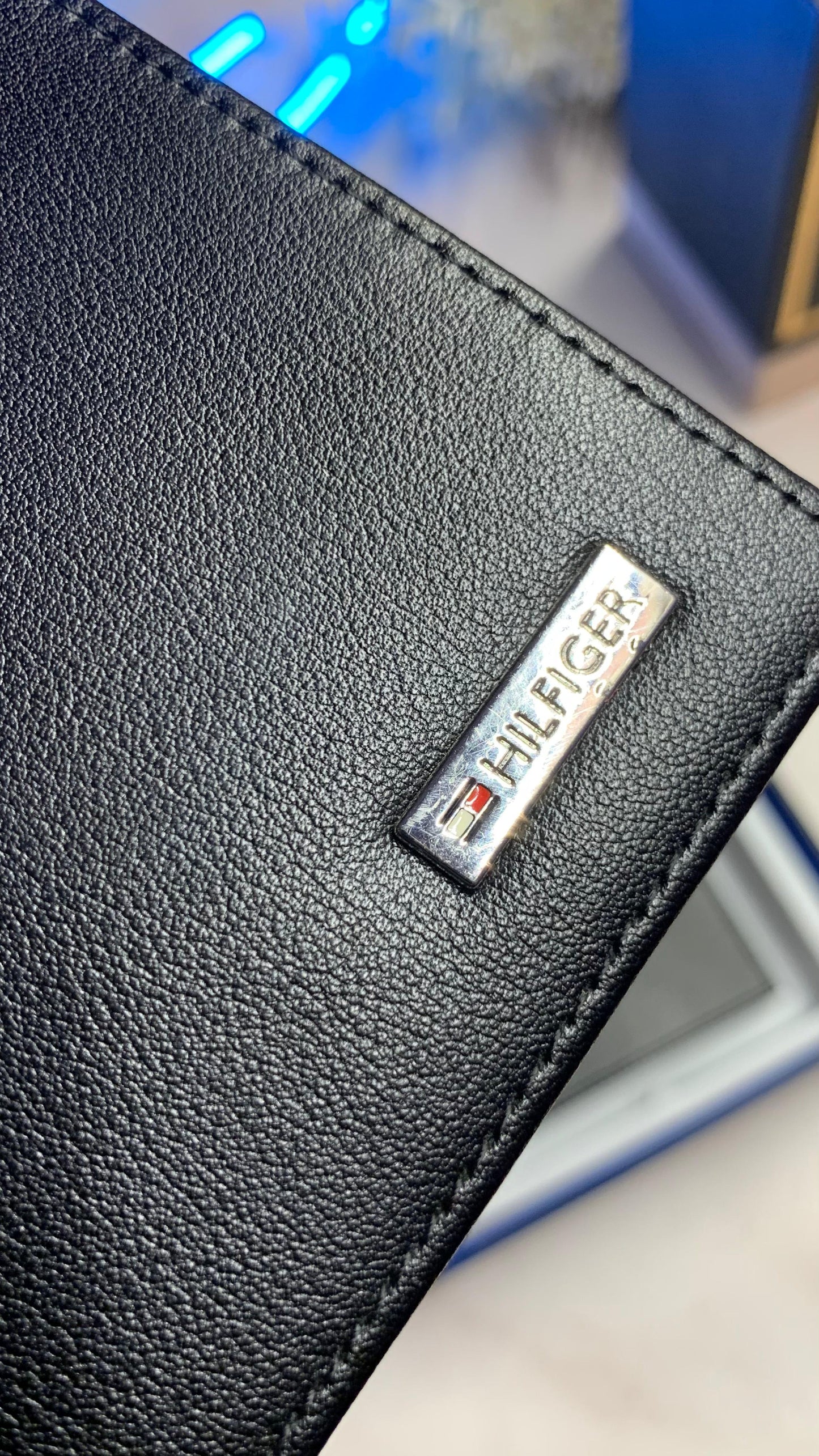 Tommy Hilfiger wallet, Cardholder and Keychain set