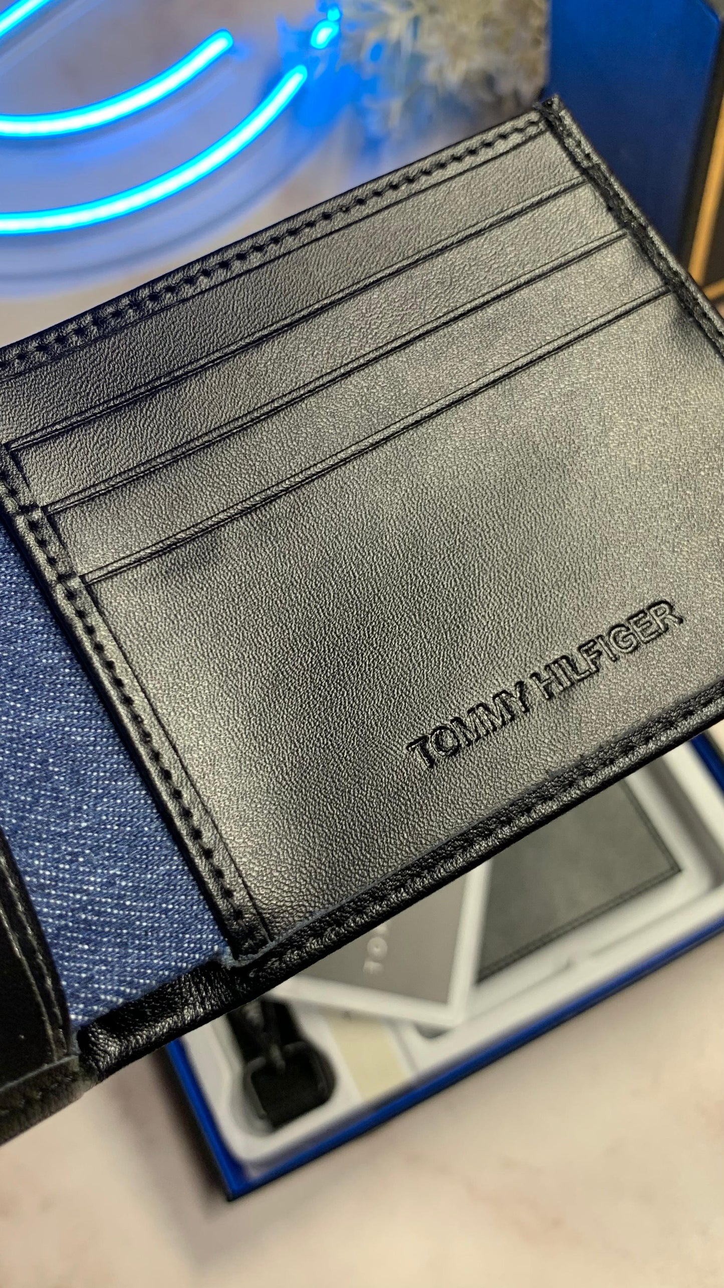 Tommy Hilfiger wallet, Cardholder and Keychain set