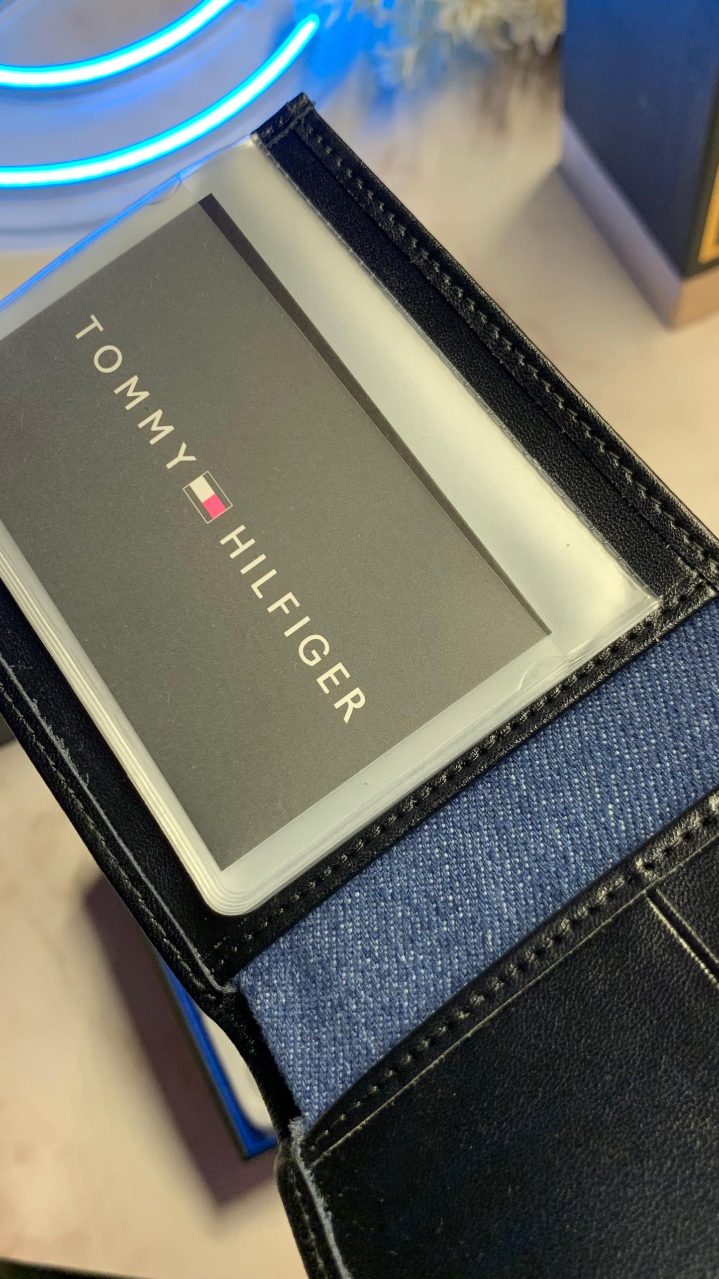 Tommy Hilfiger wallet, Cardholder and Keychain set