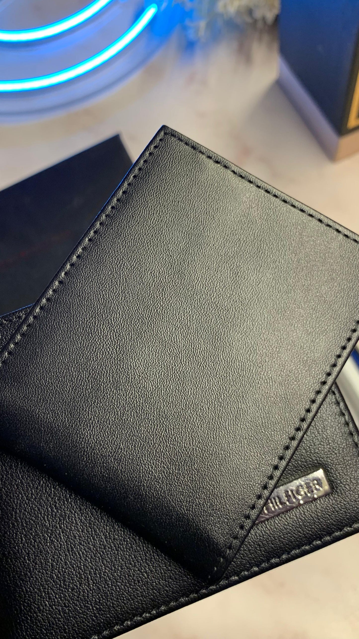 Tommy Hilfiger wallet, Cardholder and Keychain set