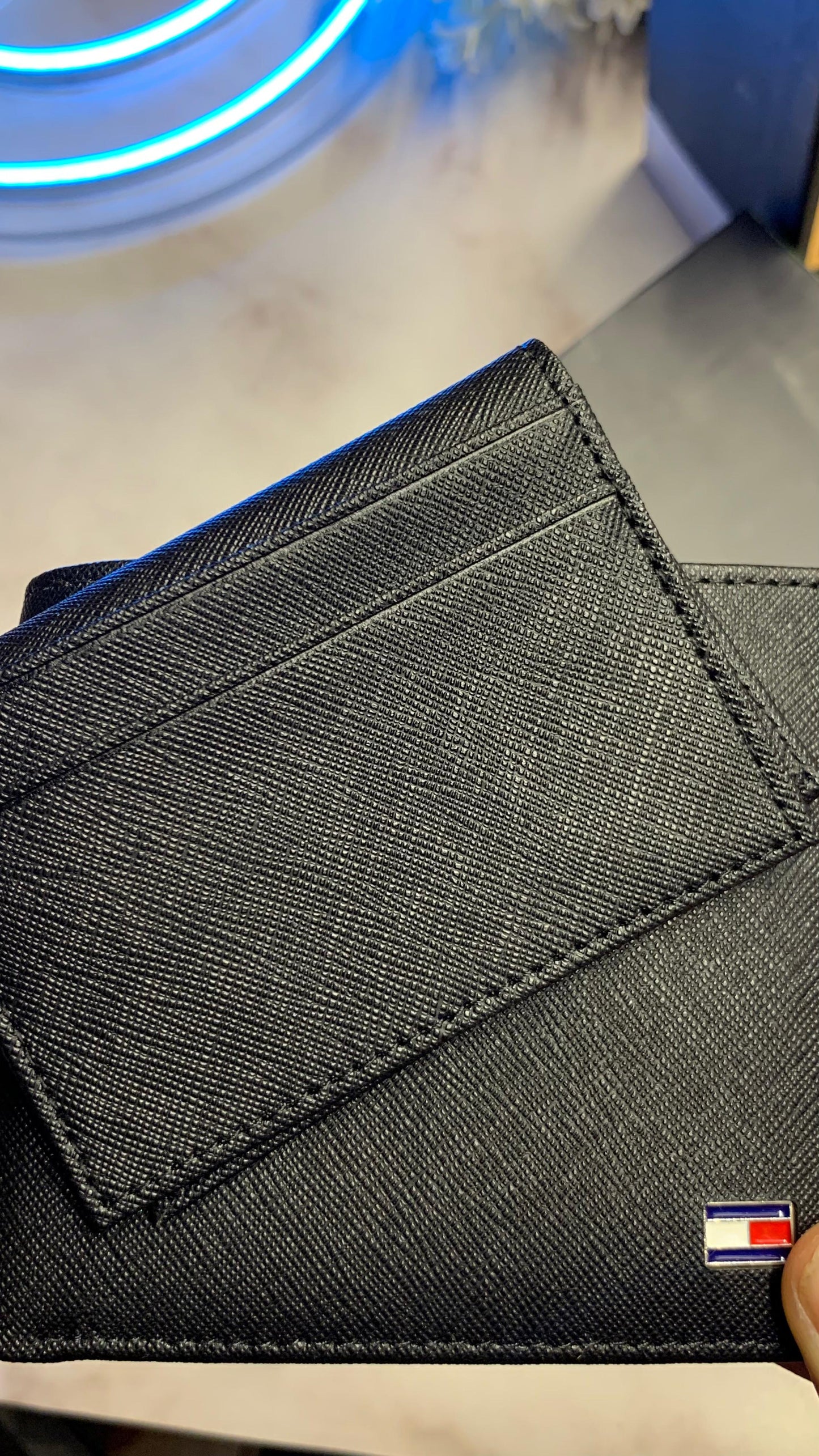 Tommy Hilfiger basic wallet with Id holder