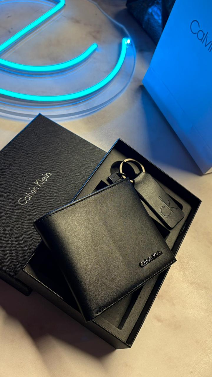 Calvin Klein Signature Gift Set - Wallet & Keychain