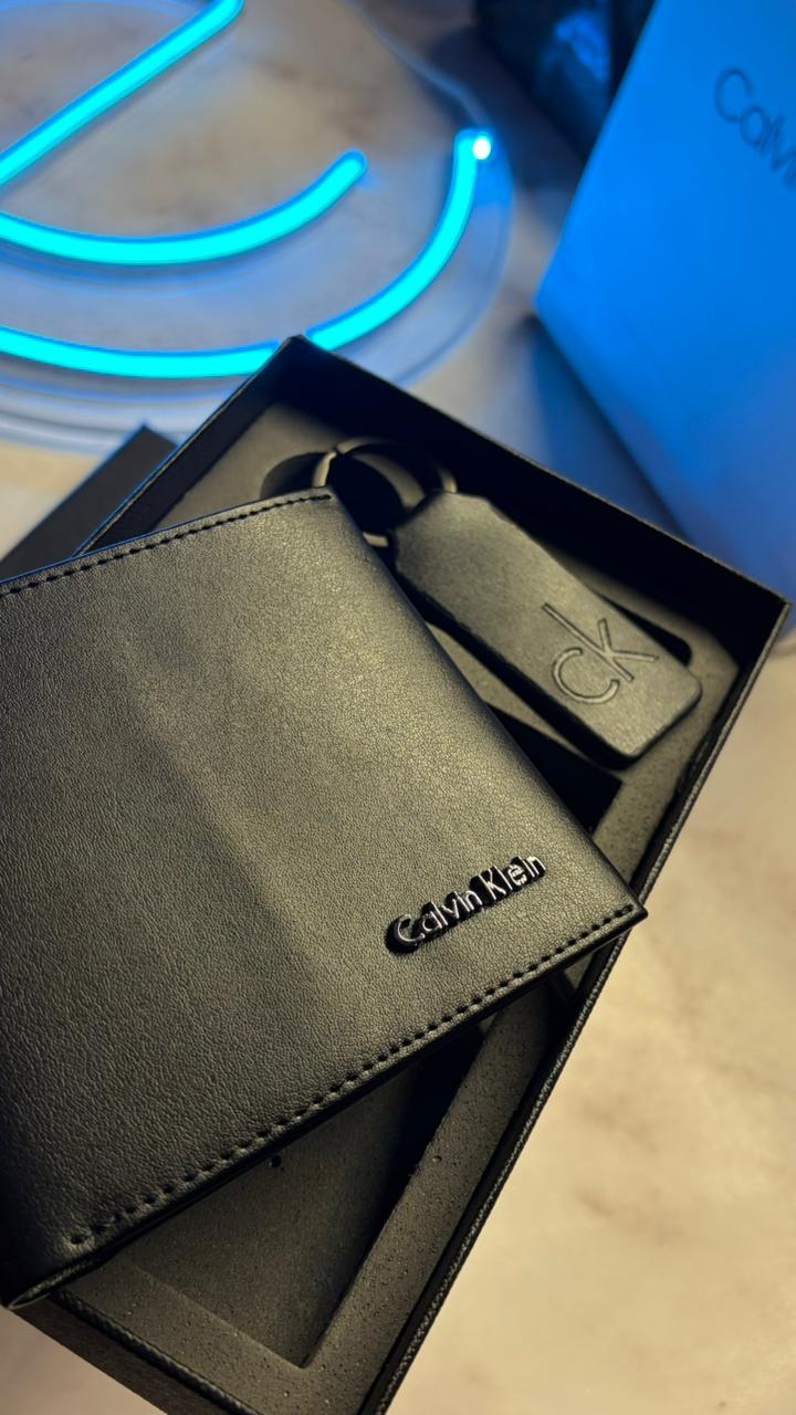 Calvin Klein Signature Gift Set - Wallet & Keychain