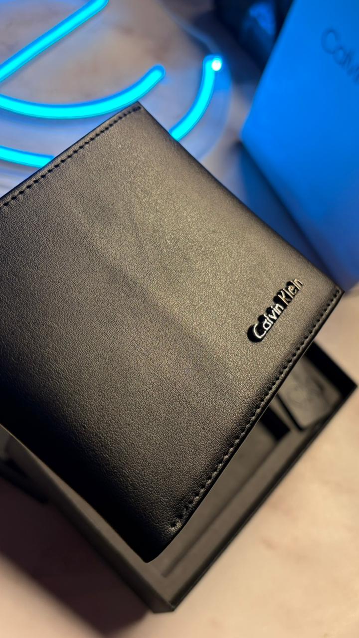 Calvin Klein Signature Gift Set - Wallet & Keychain