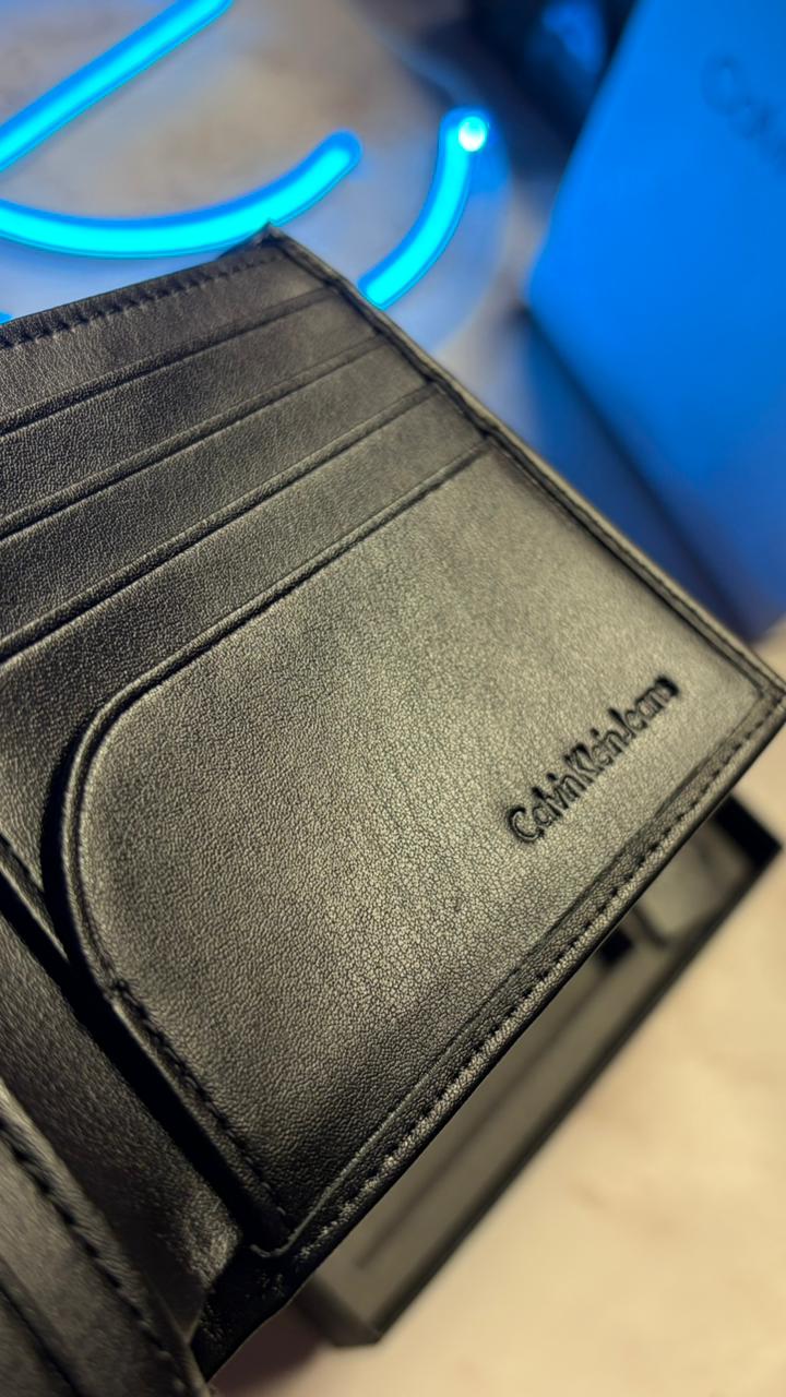 Calvin Klein Signature Gift Set - Wallet & Keychain