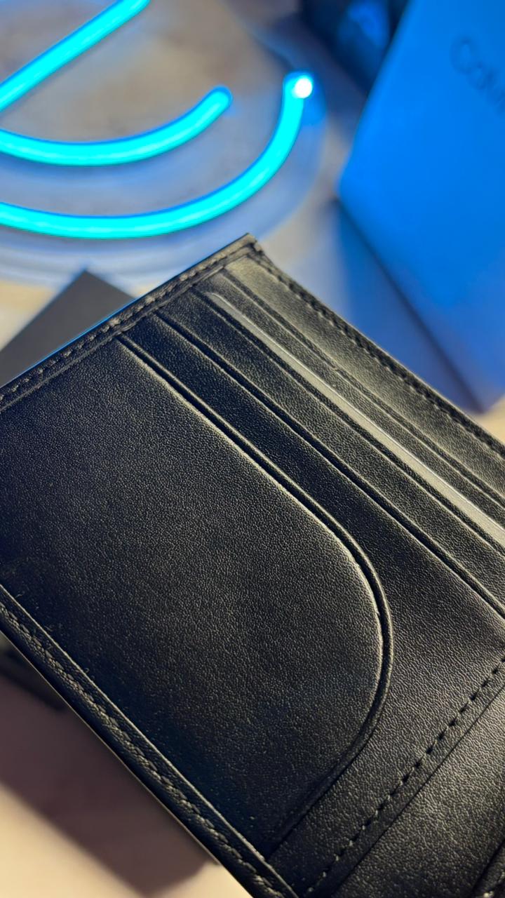Calvin Klein Signature Gift Set - Wallet & Keychain