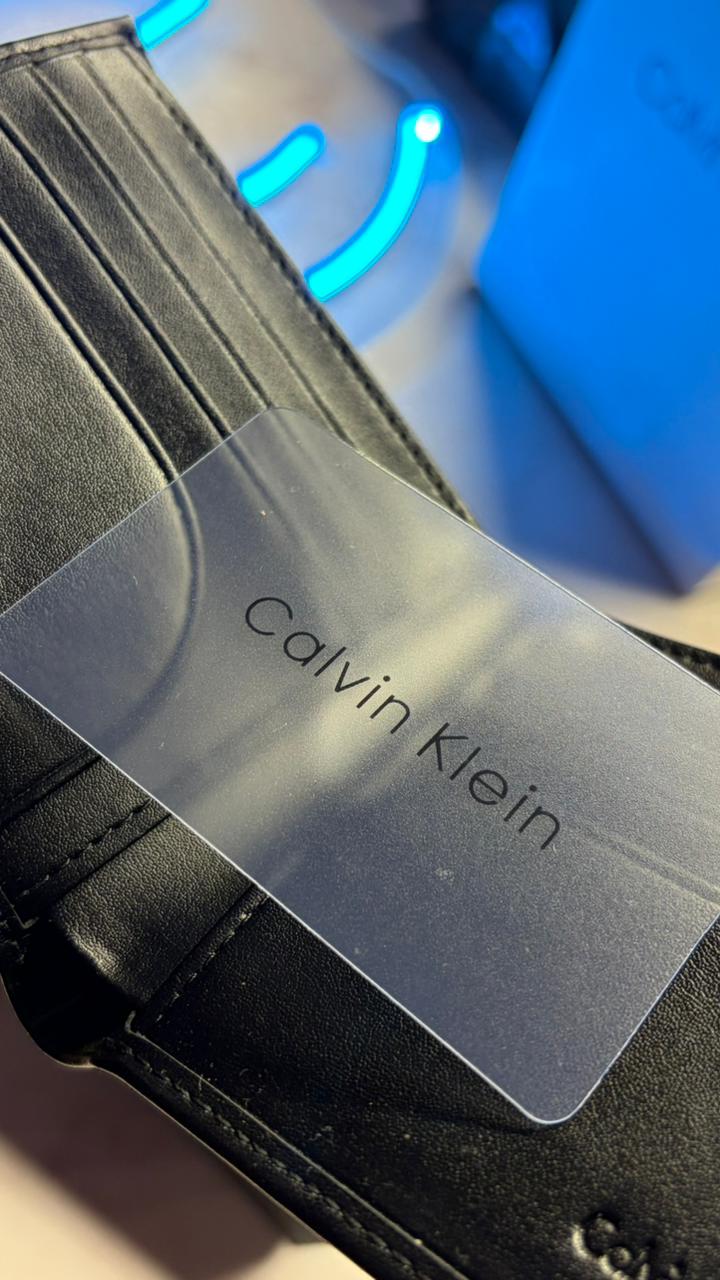 Calvin Klein Signature Gift Set - Wallet & Keychain