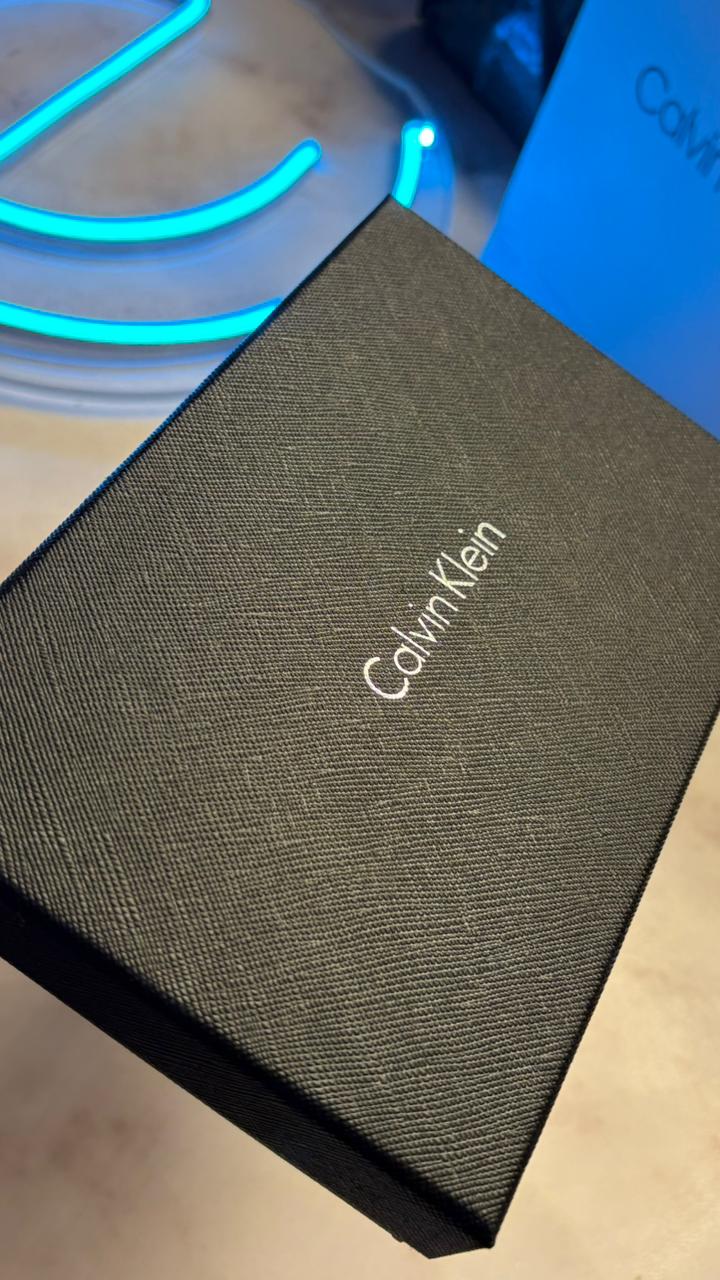 Calvin Klein Signature Gift Set - Wallet & Keychain