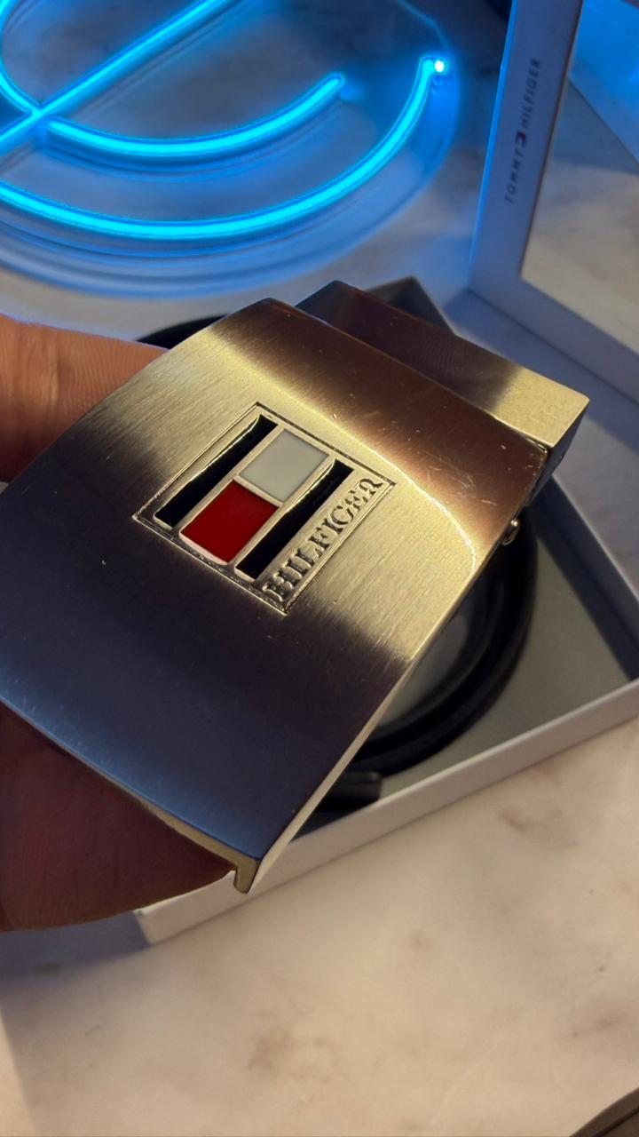 Tommy Hilfiger Double Face Belt Gift Set – 2 Buckles