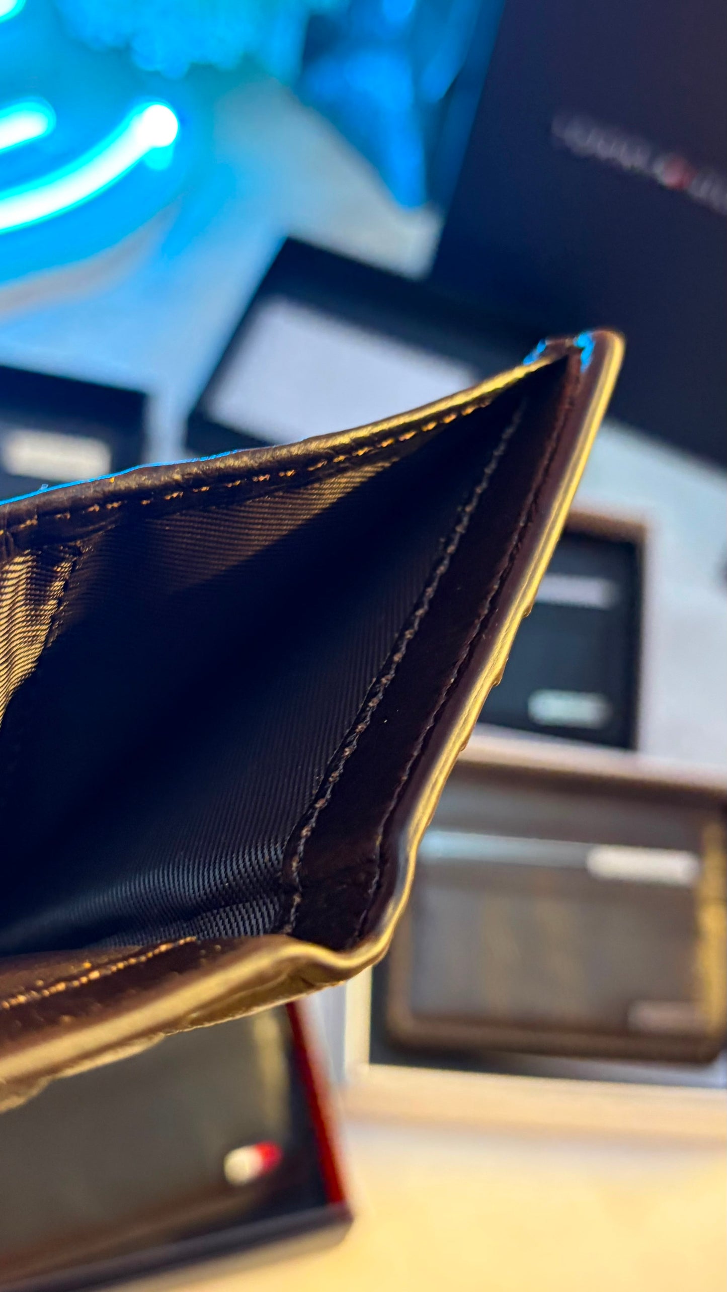 Boss Men’s Bifold Cardholder With Box - Magnetic Closure