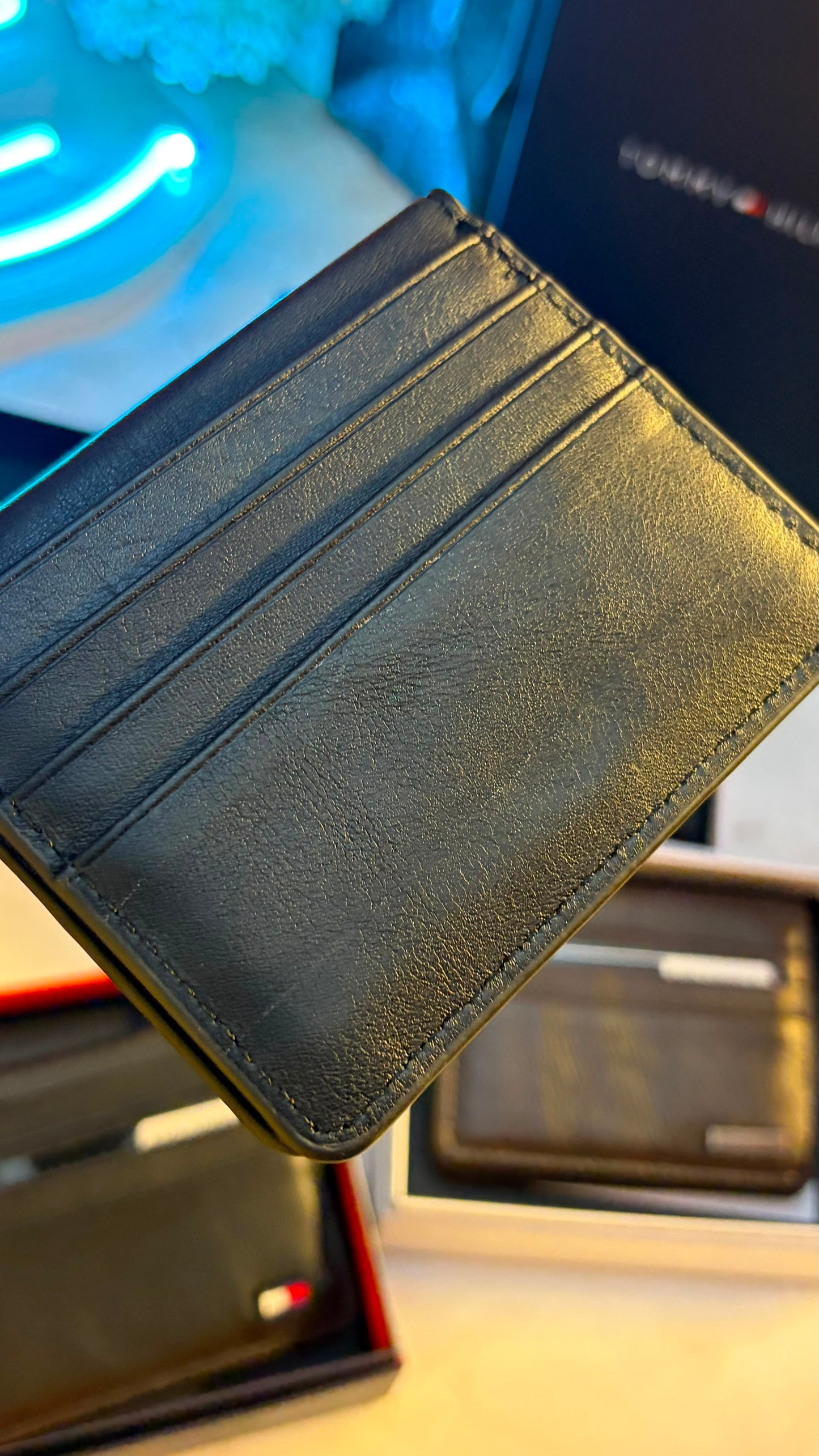 Boss Men’s Bifold Cardholder With Box - Magnetic Closure