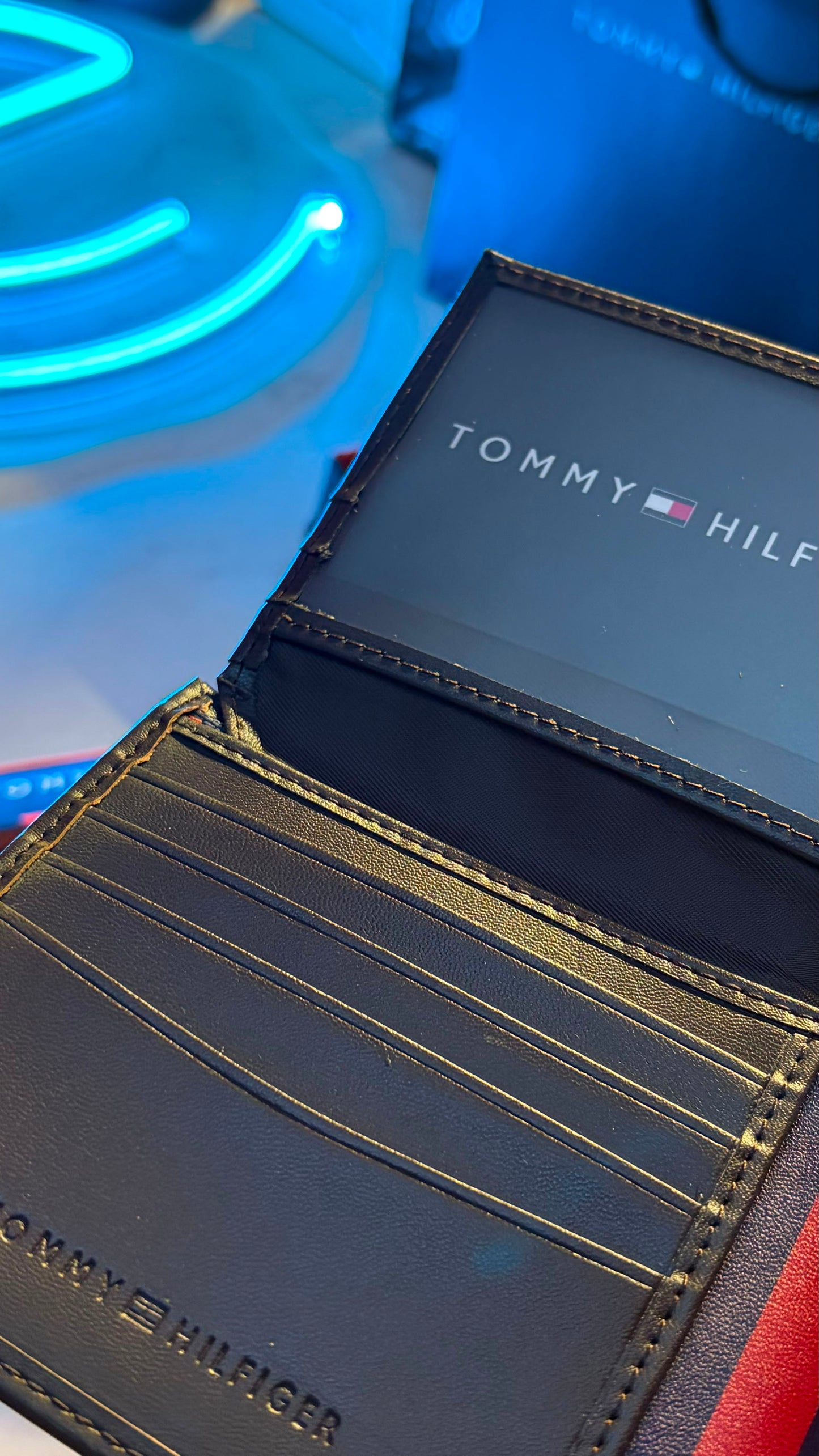 Tommy Hilfiger Basic Wallet - Dark Brown