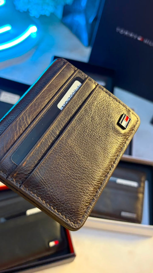 Tommy Hilfiger Men’s Bifold Cardholder With Box - Magnetic Closure