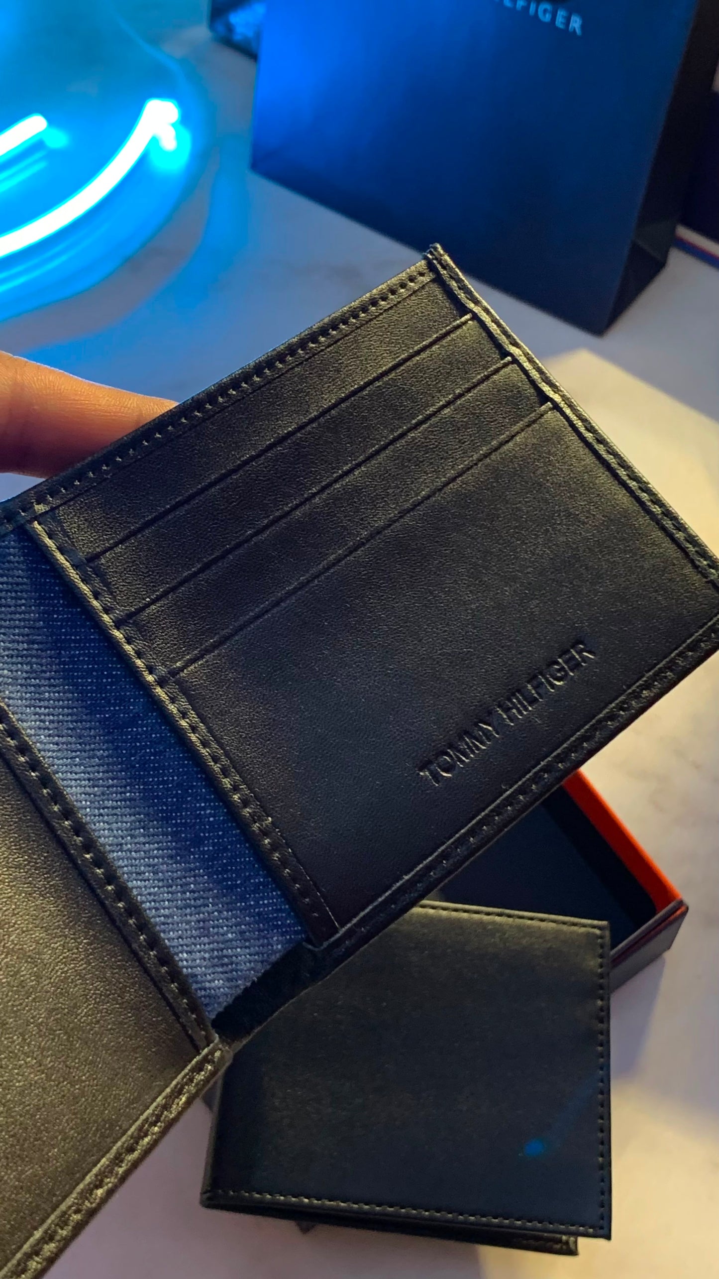 Tommy Hilfiger Basic Wallet & Cardholder - Black