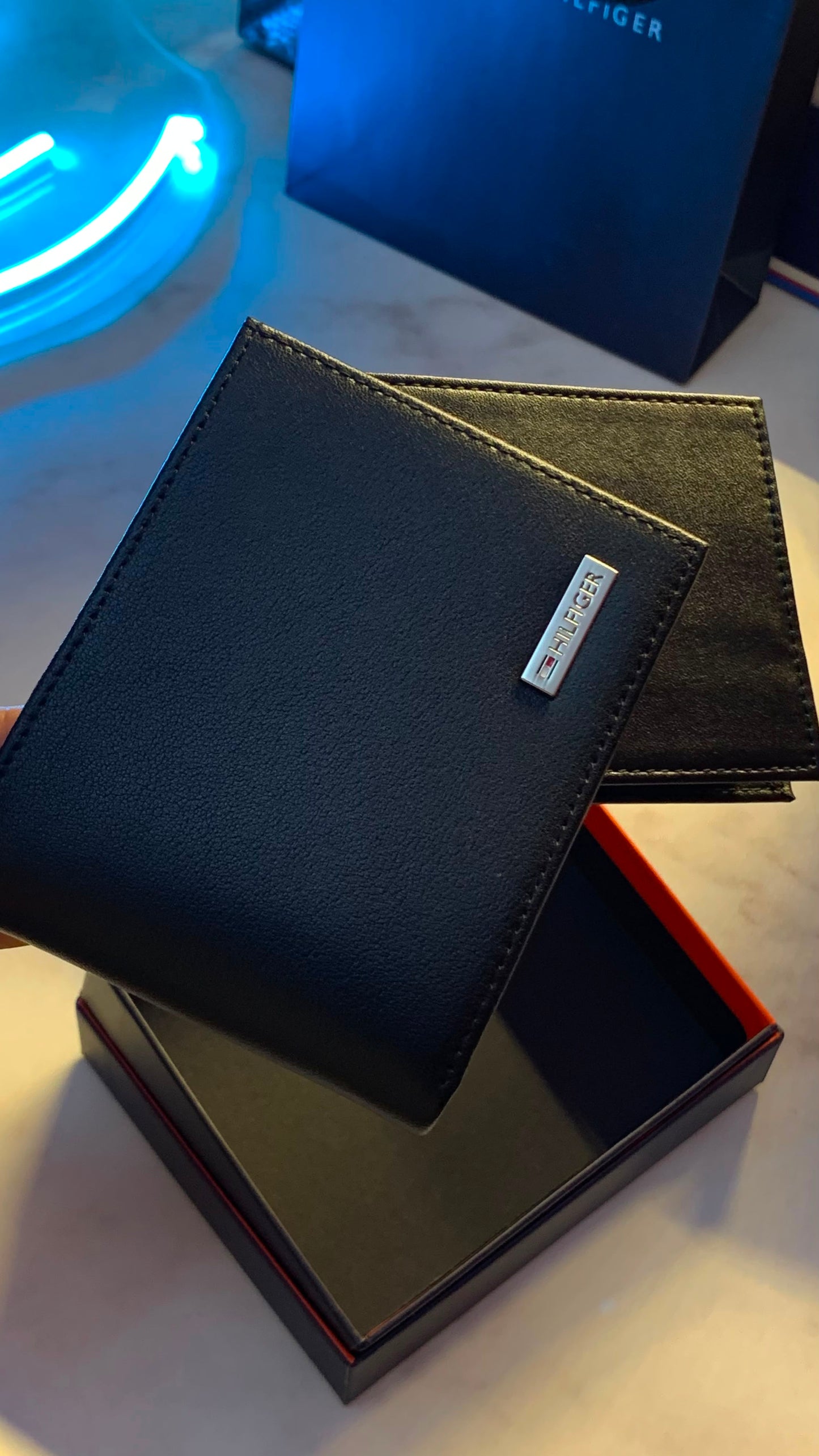 Tommy Hilfiger Basic Wallet & Cardholder - Black