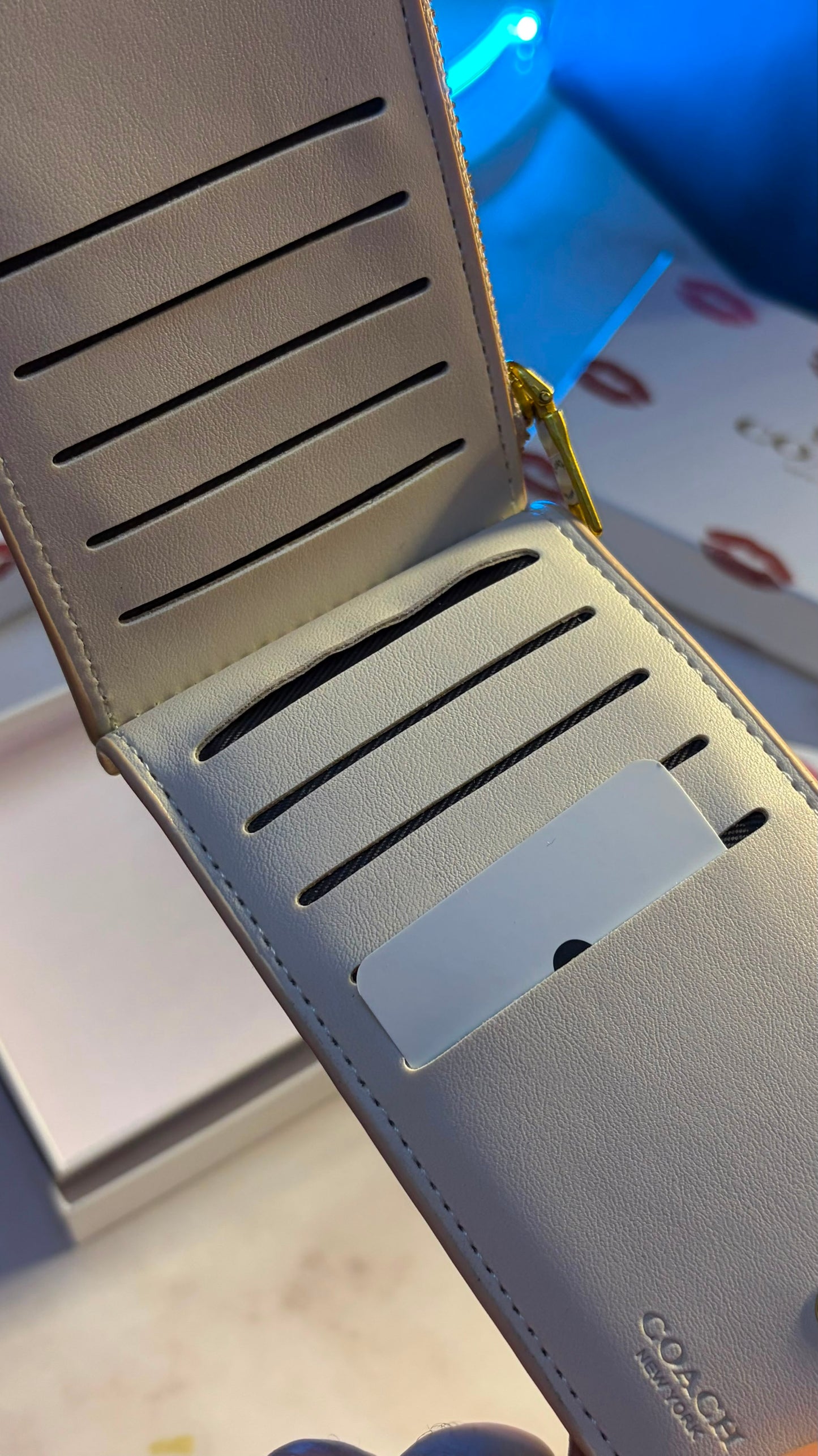 New York Zip Card Case - Light Beige