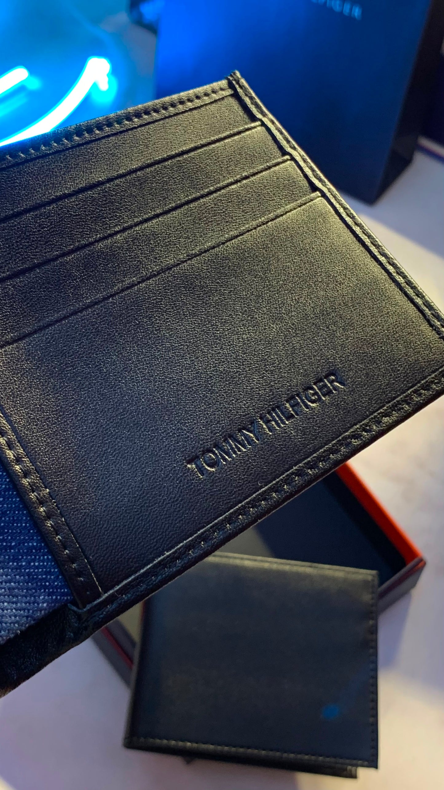 Tommy Hilfiger Basic Wallet & Cardholder - Black