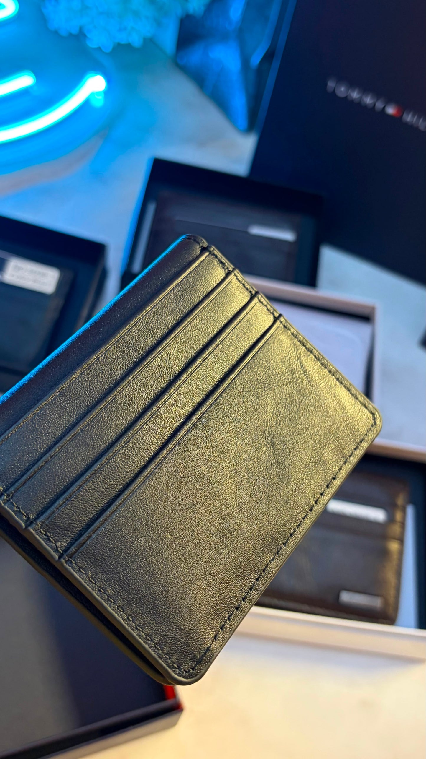 Tommy Hilfiger Men’s Bifold Cardholder With Box - Magnetic Closure